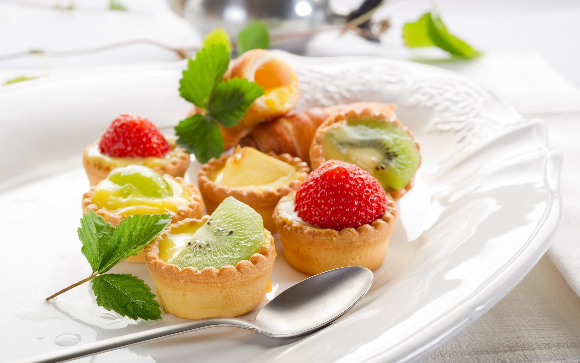 ready-to-eat, sweet Pie, refreshment, cake, dessert, raspberry, close-up, backgrounds, mint Leaf - Culinary, slice, temptation, kitchen utensil, garnish, HD Wallpaper