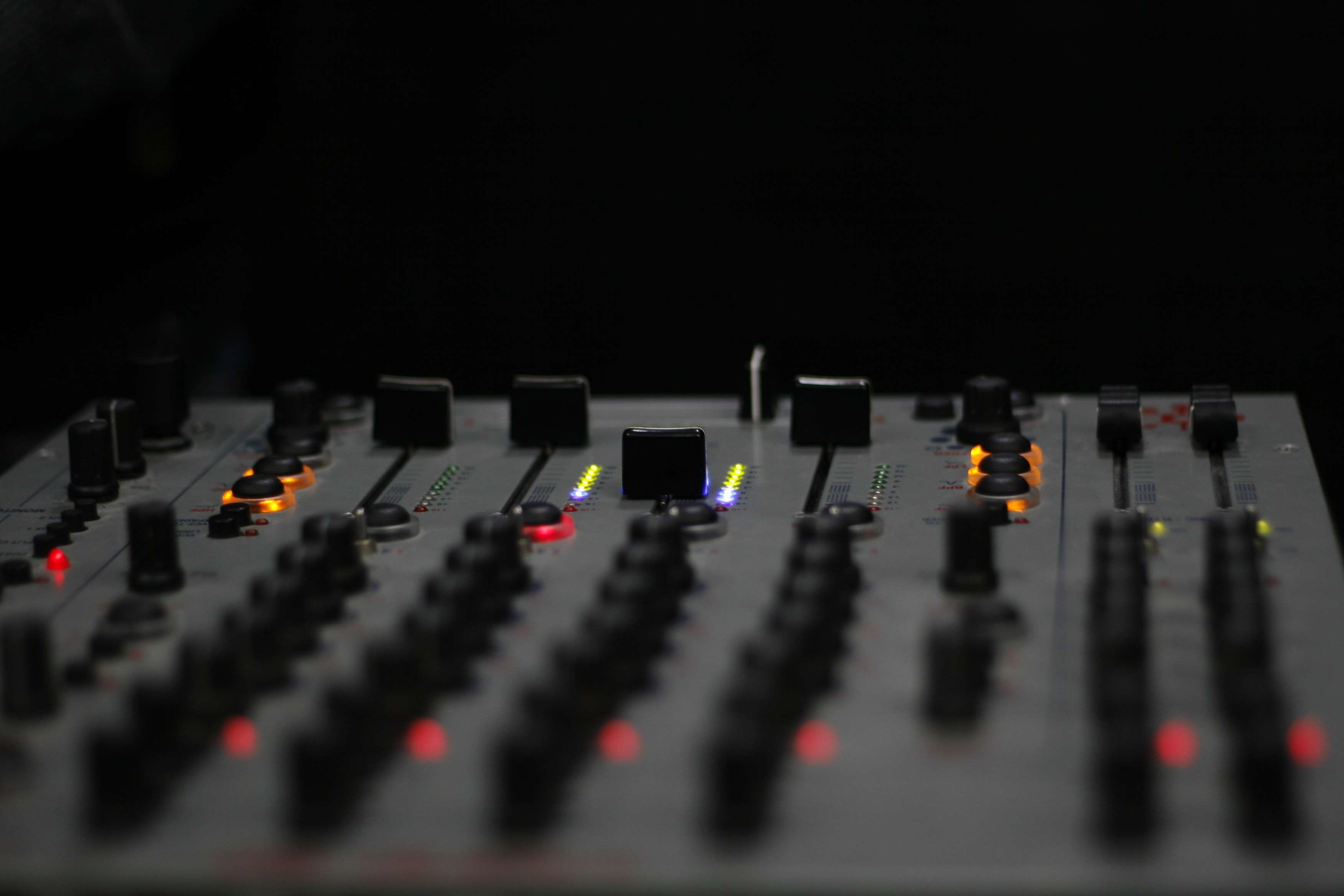 close-up, electrical equipment, arts culture and entertainment, mixer, indoors, 2K, radio station, push button, technics, equipment, vinyl, turntable, HD Wallpaper
