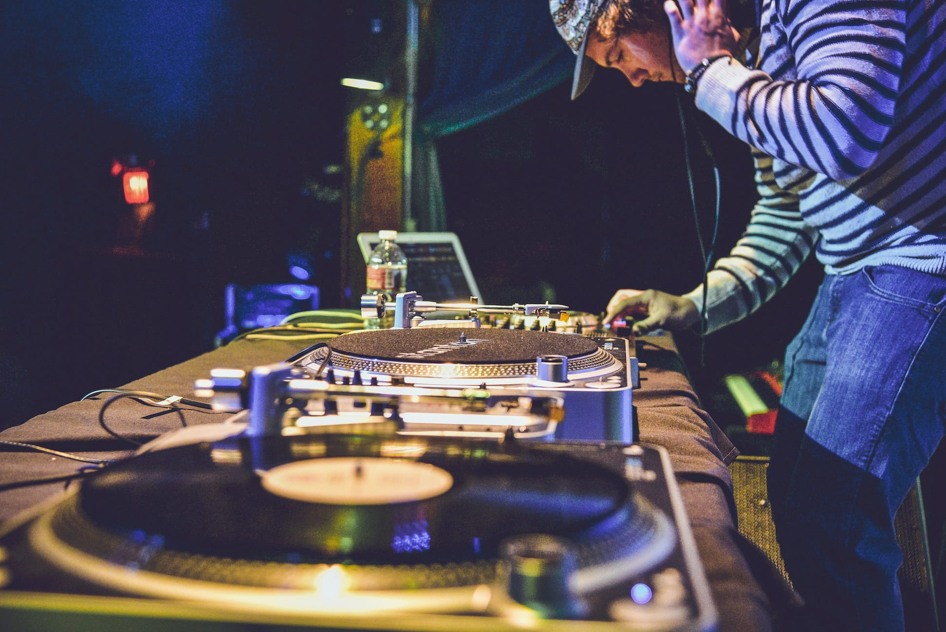 record, jockey, deejay, guy, people, indoors, arts culture and entertainment, turntable, artist, man, men, casual clothing, 1080P, audio equipment, club dj, HD Wallpaper