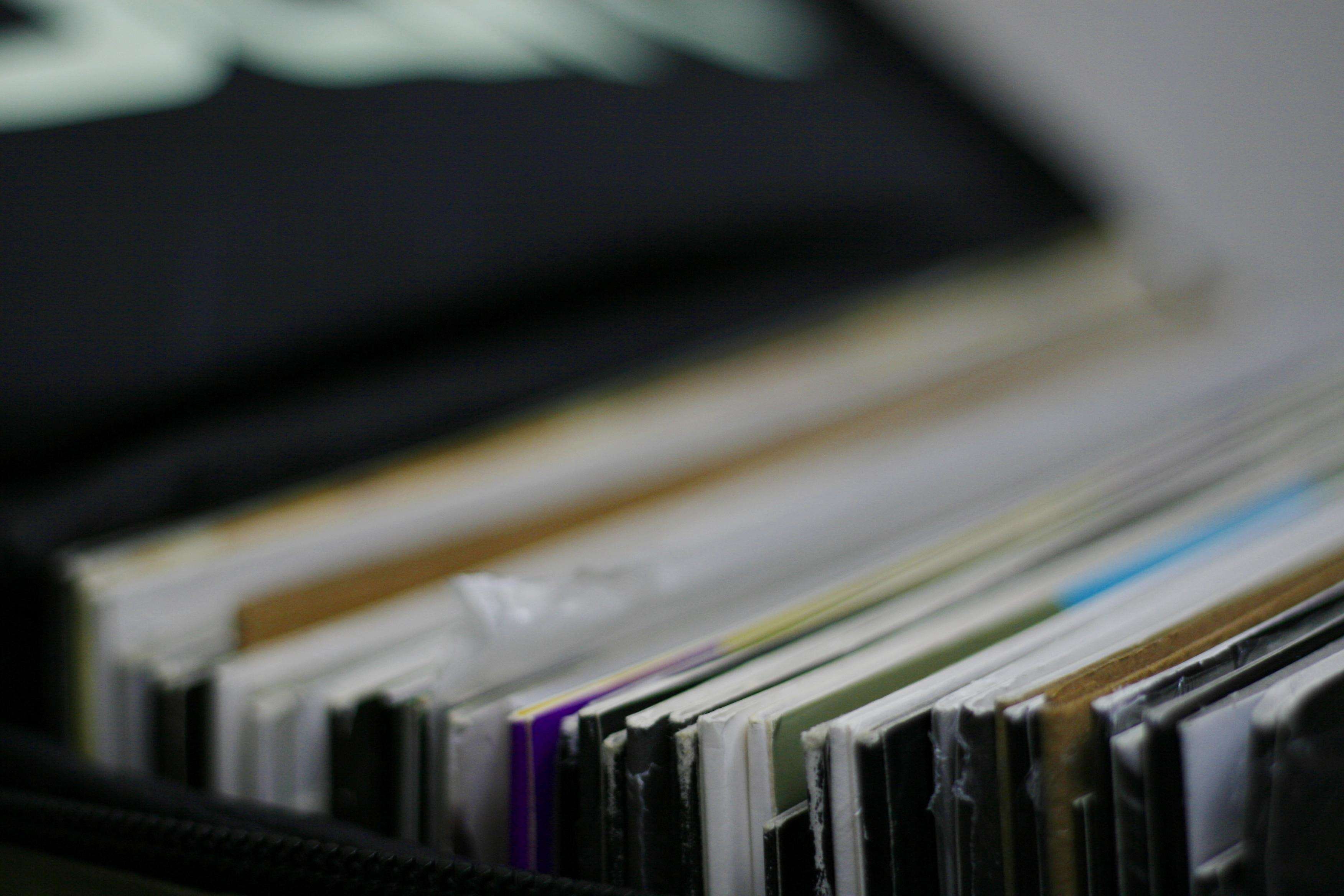 in a row, abundance, selective focus, vinyl, sleeve, shelf, focus on foreground, musical instrument, deejay, 2K, udg, arts culture and entertainment, music, HD Wallpaper