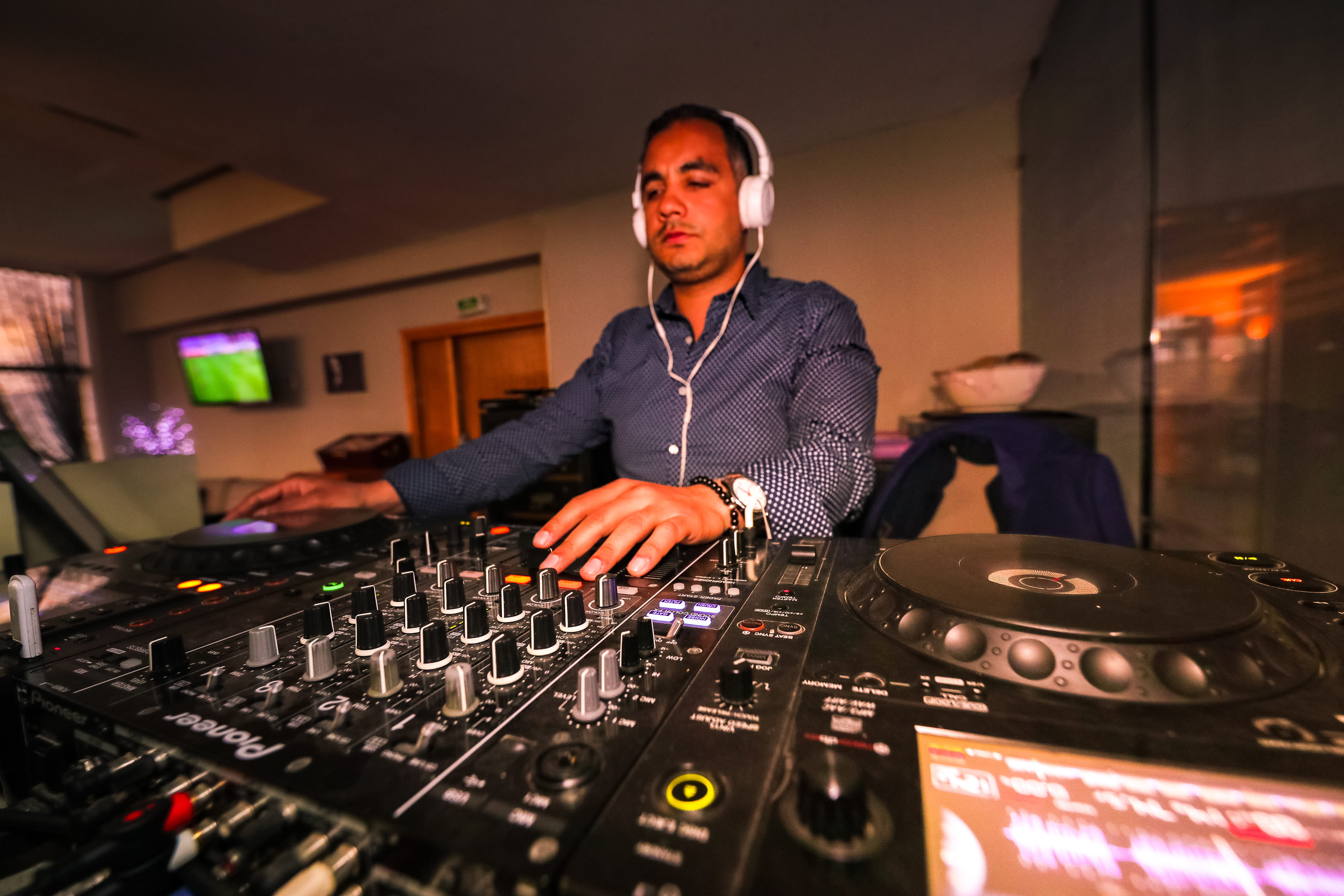 nightclub, audio equipment, sound studio, photography, DJ Mixer, mixer, mixing, occupation, one person, deejay, sound mixer, audio mixer, musician, club dj, HD Wallpaper