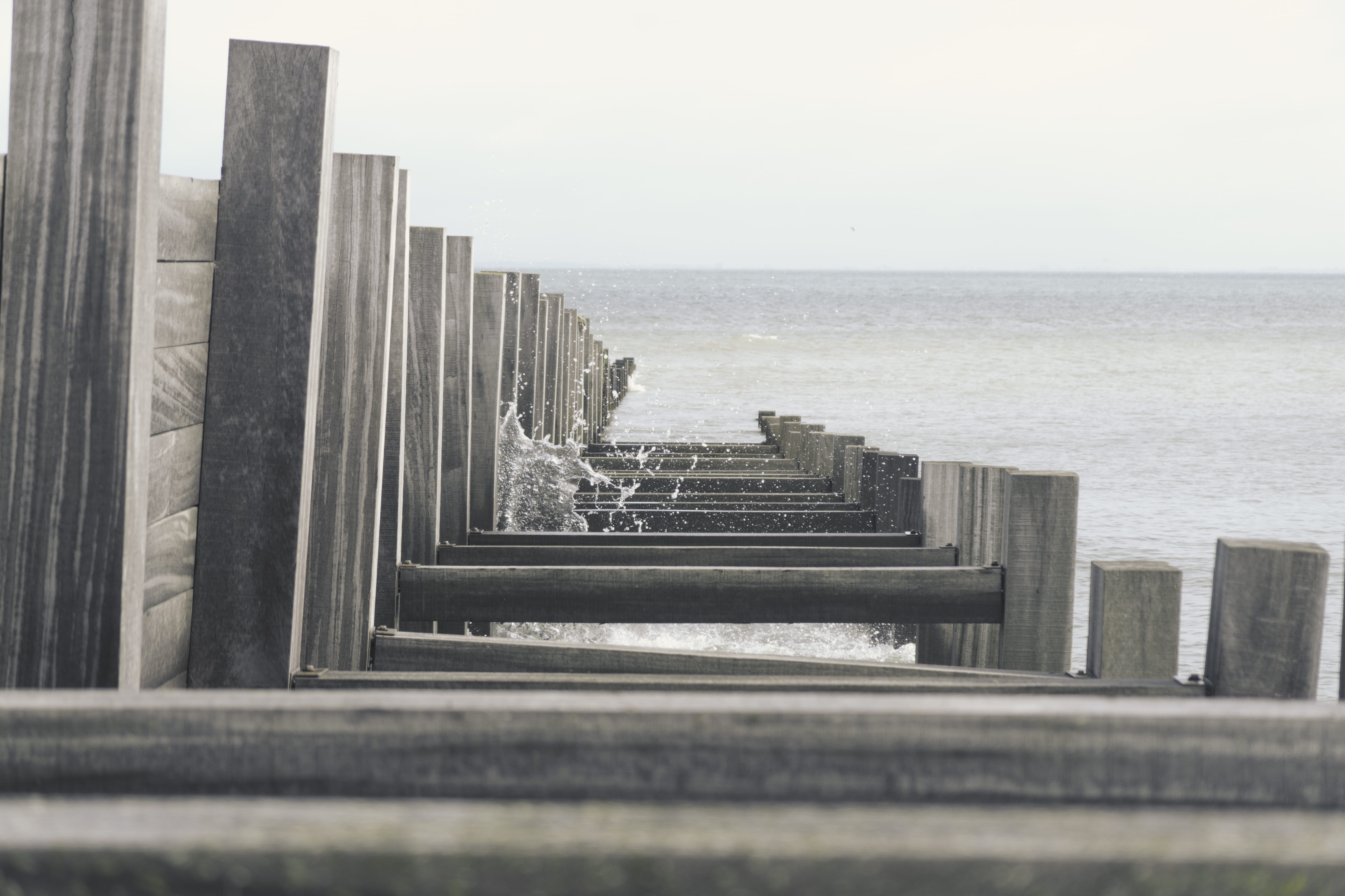 splash, wave, horizon over water, outdoors, breaker, day, staircase, slats, 5K, no people, france, limit, les portes-en-ré, scenics - nature, building exterior, HD Wallpaper