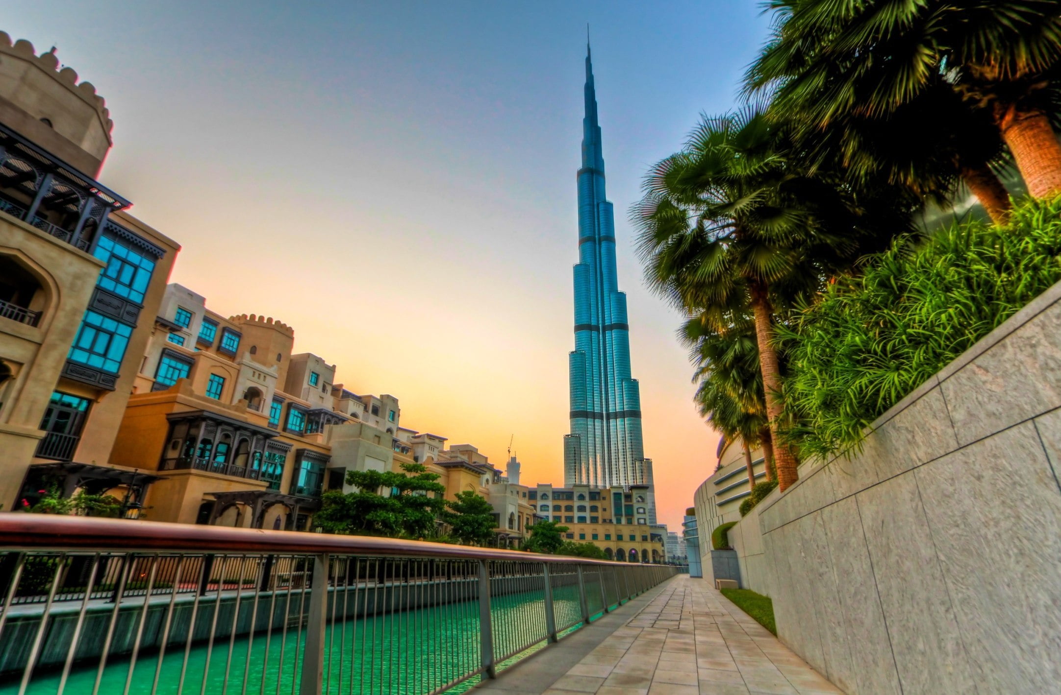 business, tower, railing, khalifa, islam, tree, sky, building Exterior, city Life, outdoors, palm tree, cityscape, building, tall - High, urban Scene, travel, HD Wallpaper