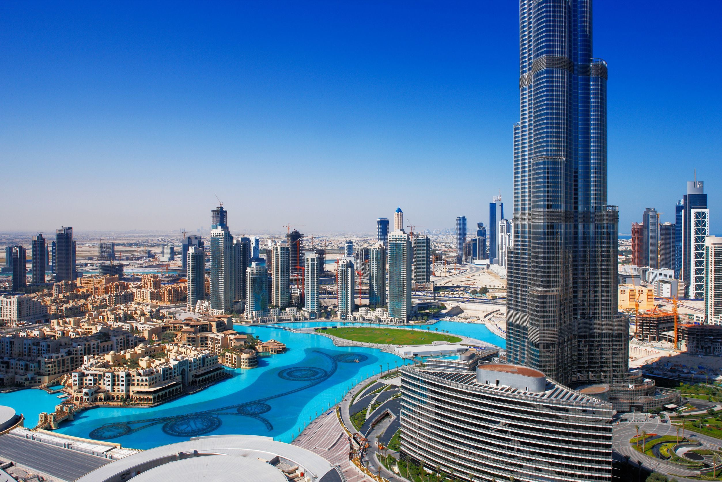 building Exterior, day, nature, waterfront, modern, aerial View, sky, fountain., skyscrapers, no people, dubai Marina, architecture, business, high, travel, HD Wallpaper