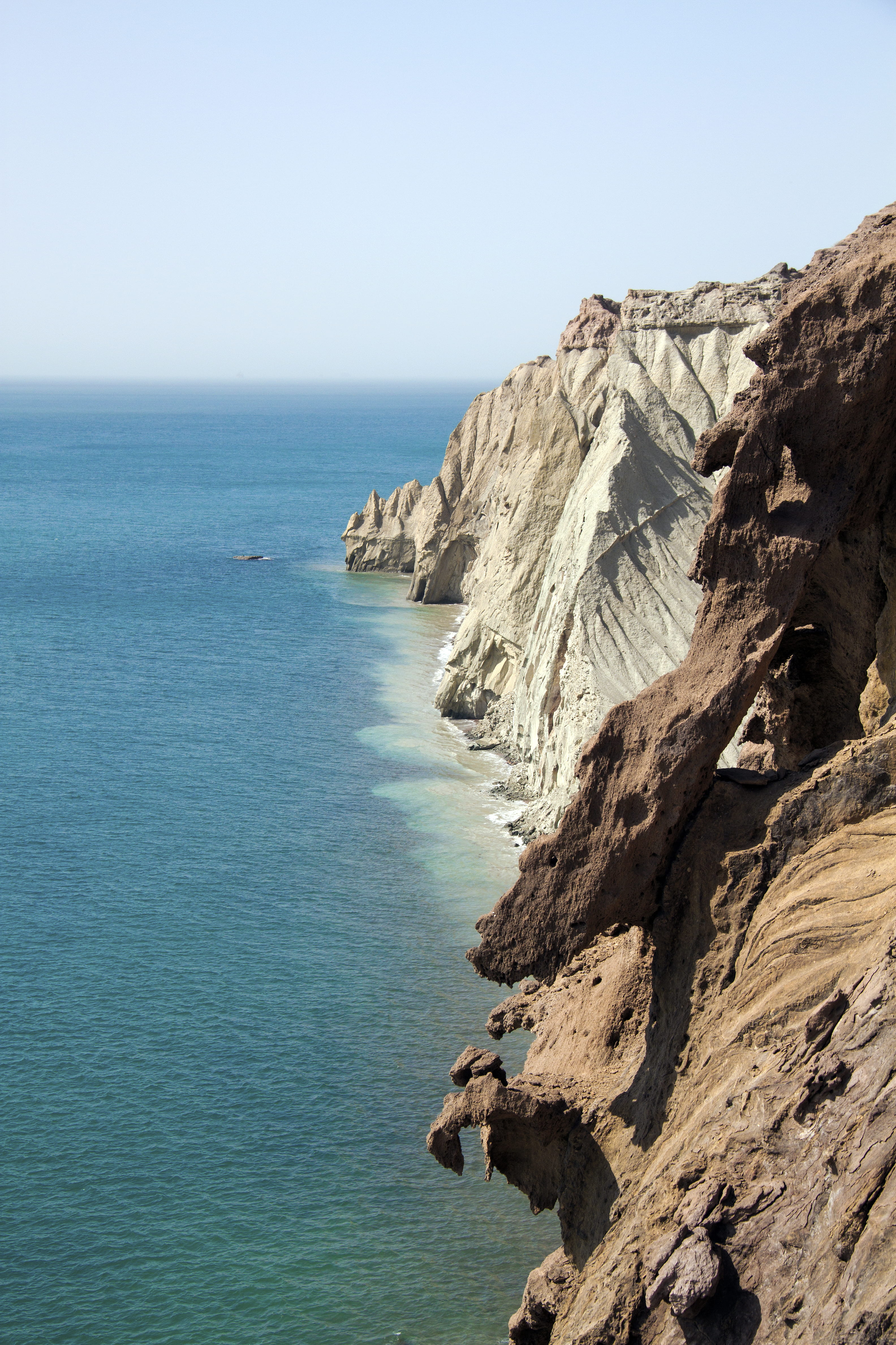 nature, sea, 4K, horizon, rock, rocky coastline, horizon over water, sky, scenics - nature, tranquility, tranquil scene, hormuz island, eroded, land, no people, Phone HD Wallpaper