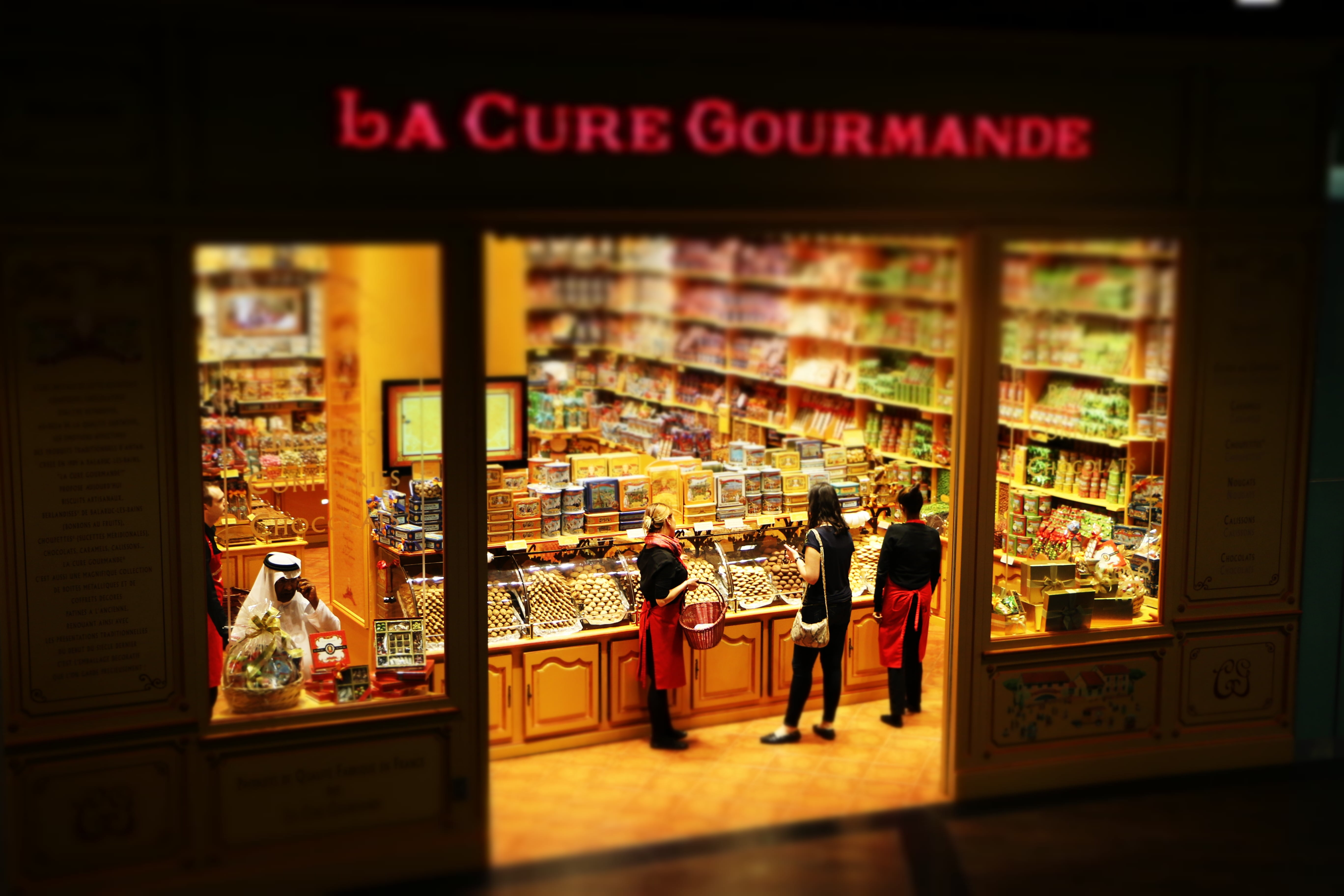 illuminated, group of people, choice, shop, food and drink, cure, business, shopping, architecture, burj khalifa, 5K, candy, store, la, retail display, HD Wallpaper