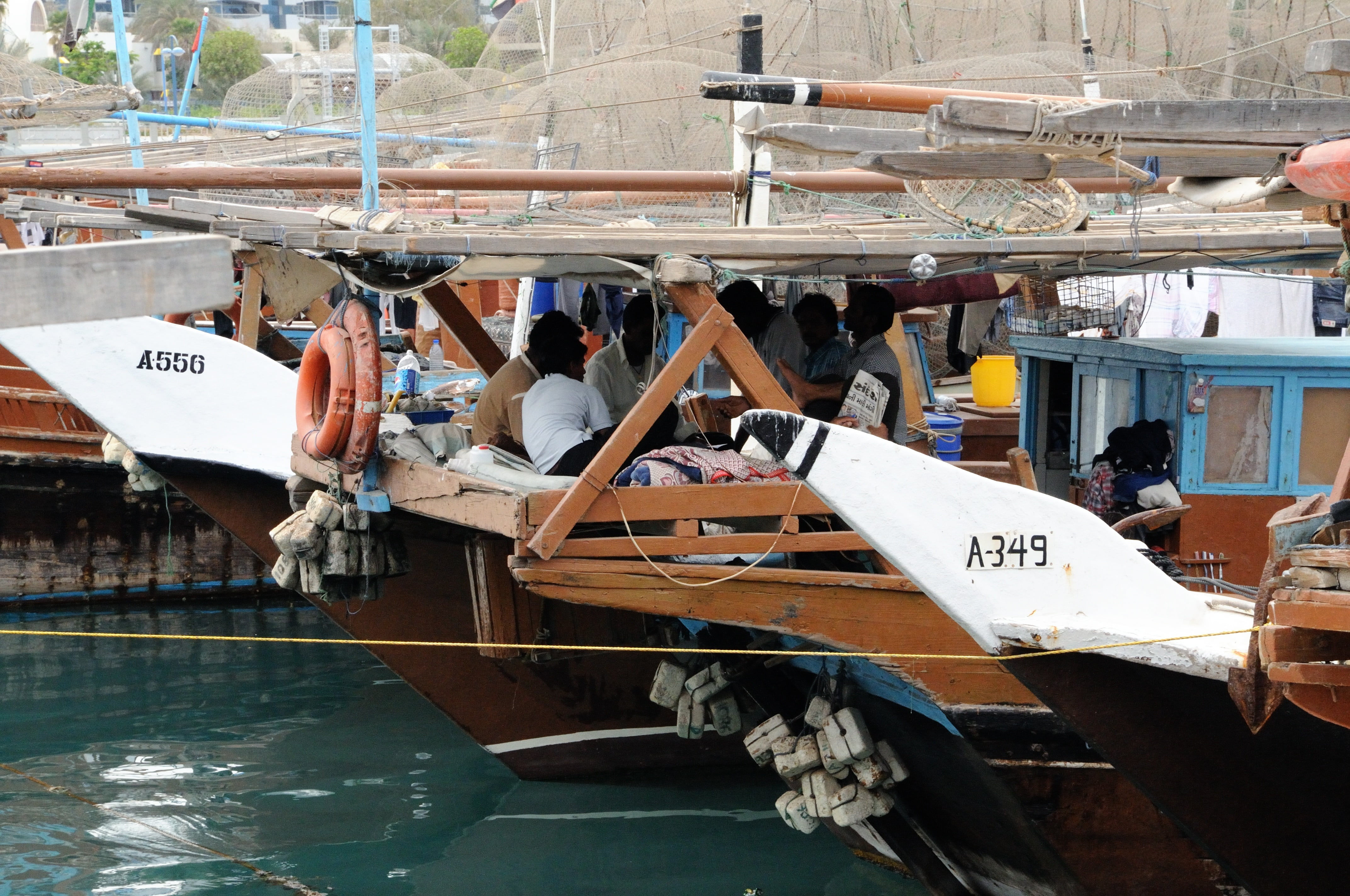 crowd, outdoors, wood - material, large group of people, animal, incidental people, architecture, arabian, rope, day, moored, nautical vessel, text, dhow, HD Wallpaper