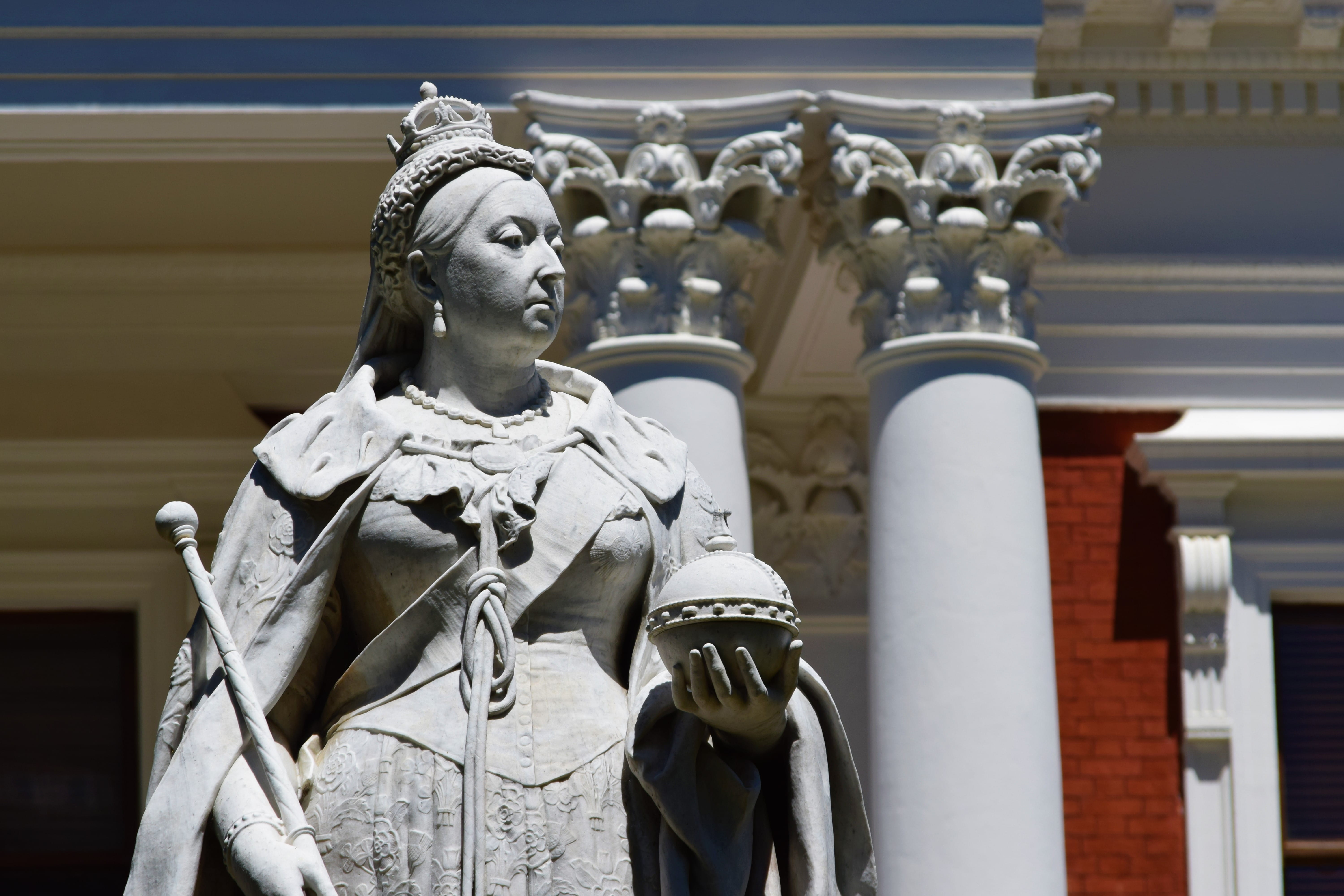 monarch, reina, low angle view, architecture, cape town, statue, south africa, history, victoria, cape town city centre, belief, representation, spirituality, HD Wallpaper