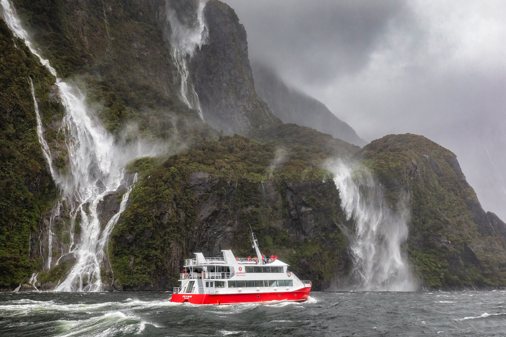 New Zealand, mountains, boat, 1080P, Southland, Milford Sound, Bay Milford, waterfalls, The Fiordland national Park, Fiordland National Park, HD Wallpaper