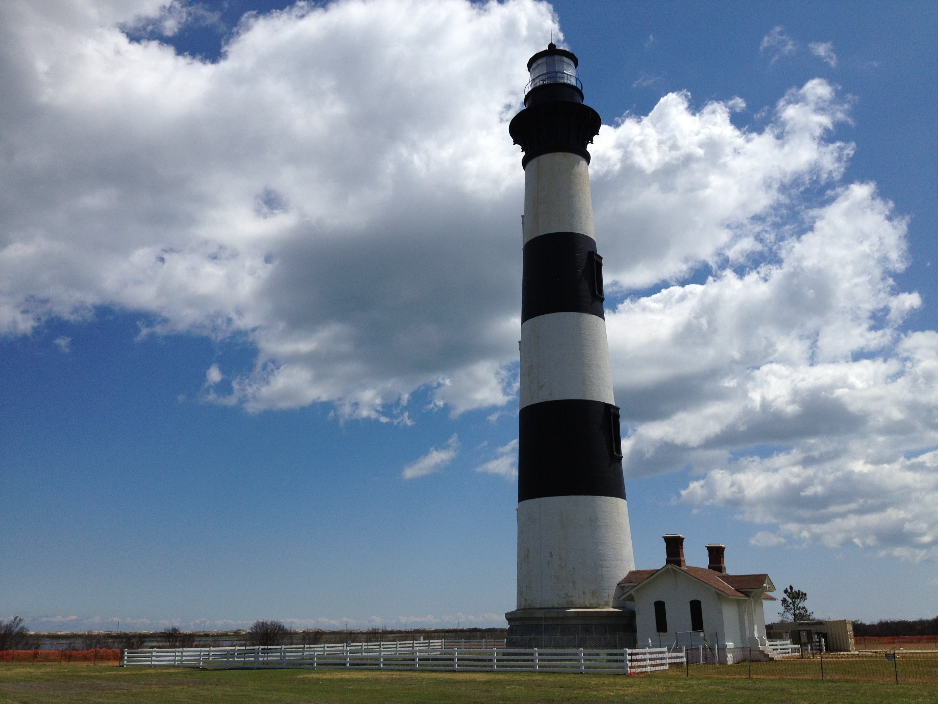 tourism, tall - high, low angle view, obx, 2K, building, stripes, cloud - sky, factory, nc, built structure, historic, industry, bodie island, coastline, HD Wallpaper