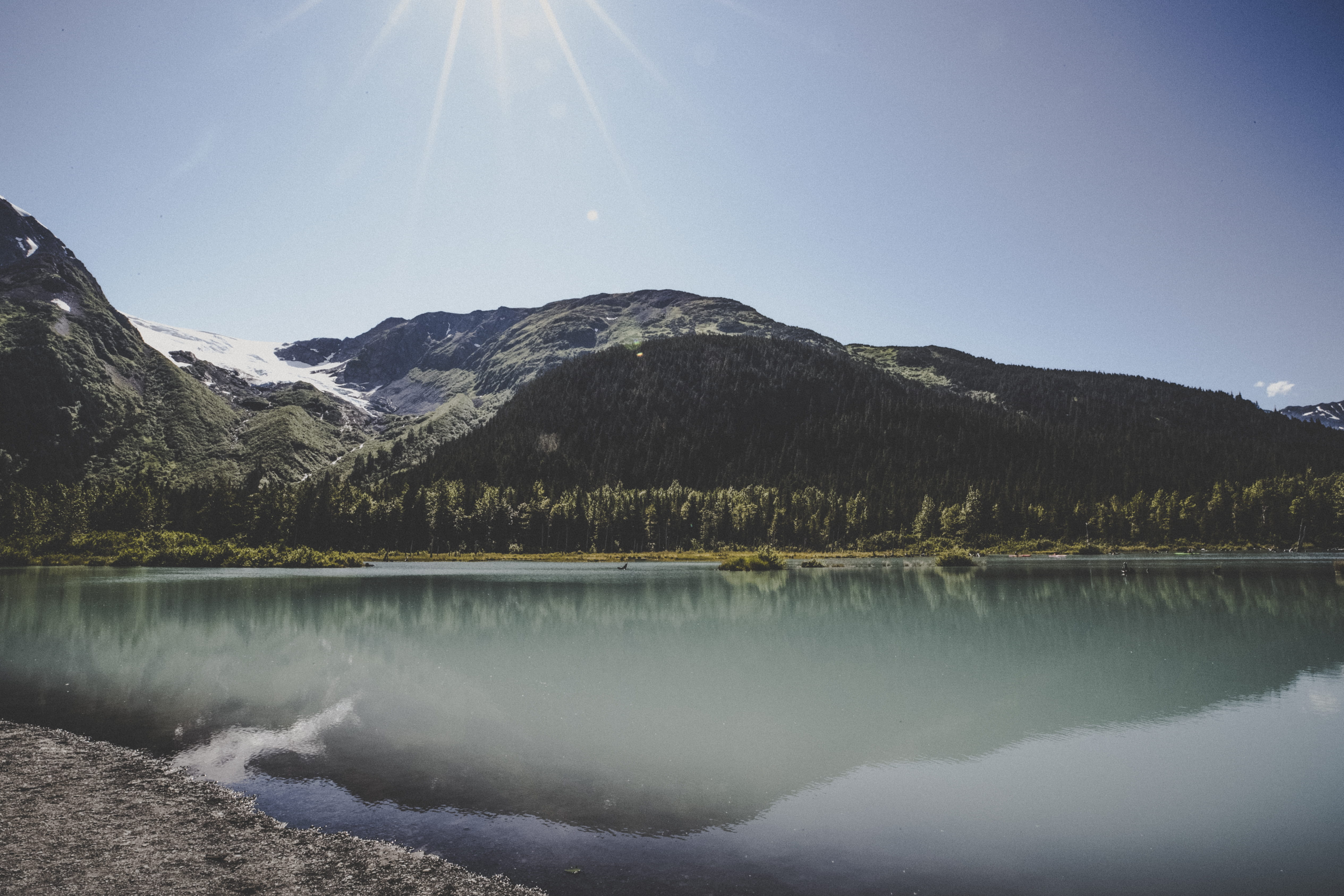 mountain range, 4K, sky, water, lake, nature, united states, pine tree, outdoors, non-urban scene, trees, tranquility, idyllic, snow, mountians, alaska, HD Wallpaper