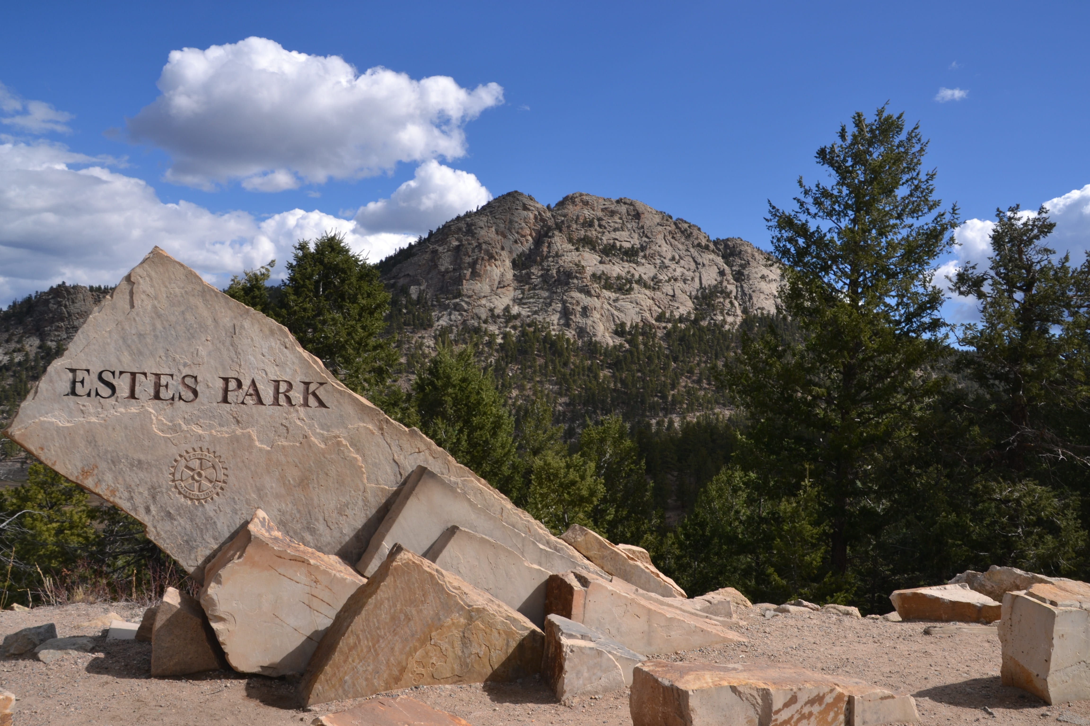 cloud - sky, tourism, mountain, america, 4K, tree, colorado mountains, architecture, mountain range, solid, rock - object, history, rocky mountains, the past, HD Wallpaper