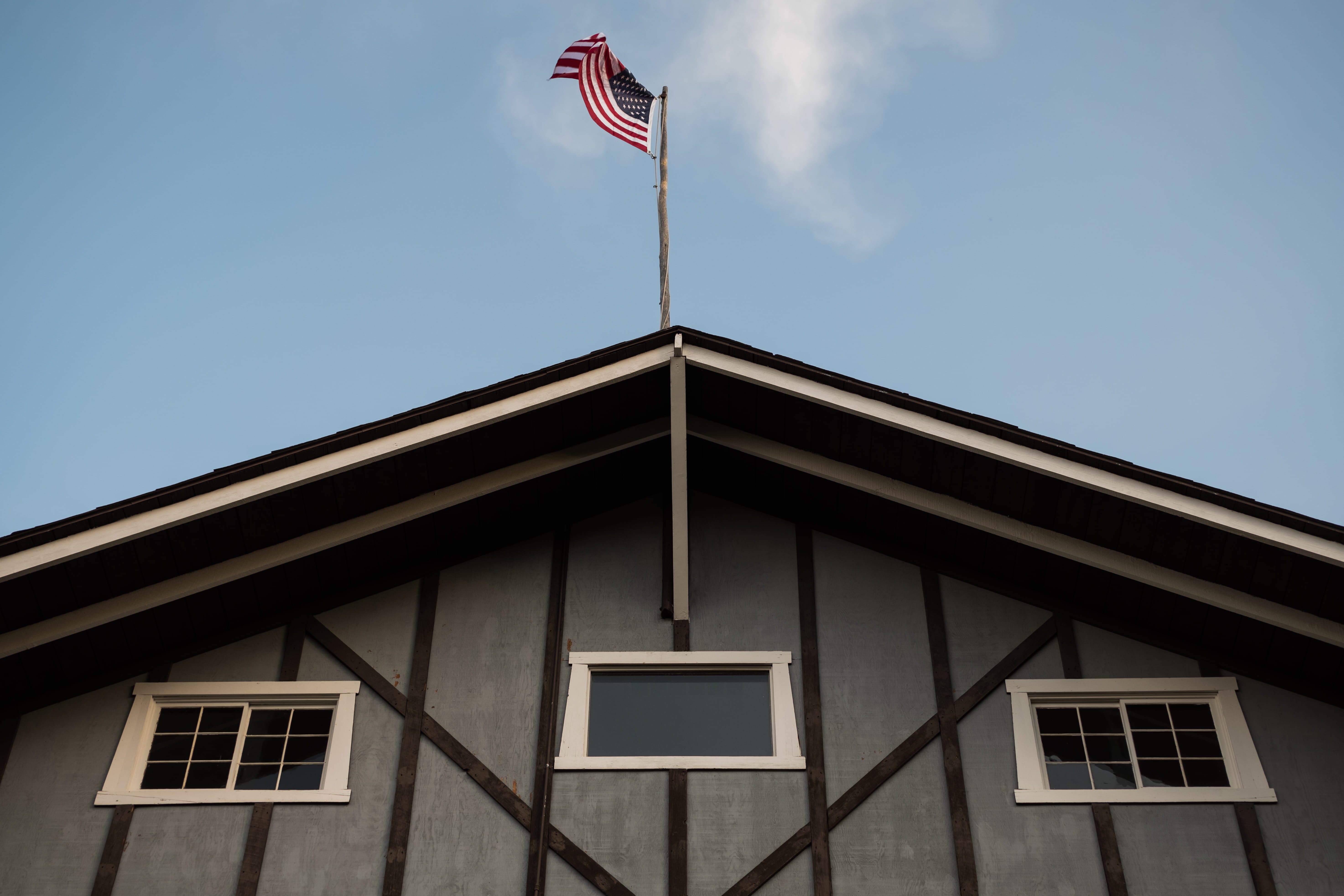 united states, 5K, flag, nature, clear sky, america, outdoors, window, colorado, day, architecture, sunlight, patriotism, residential district, building, HD Wallpaper