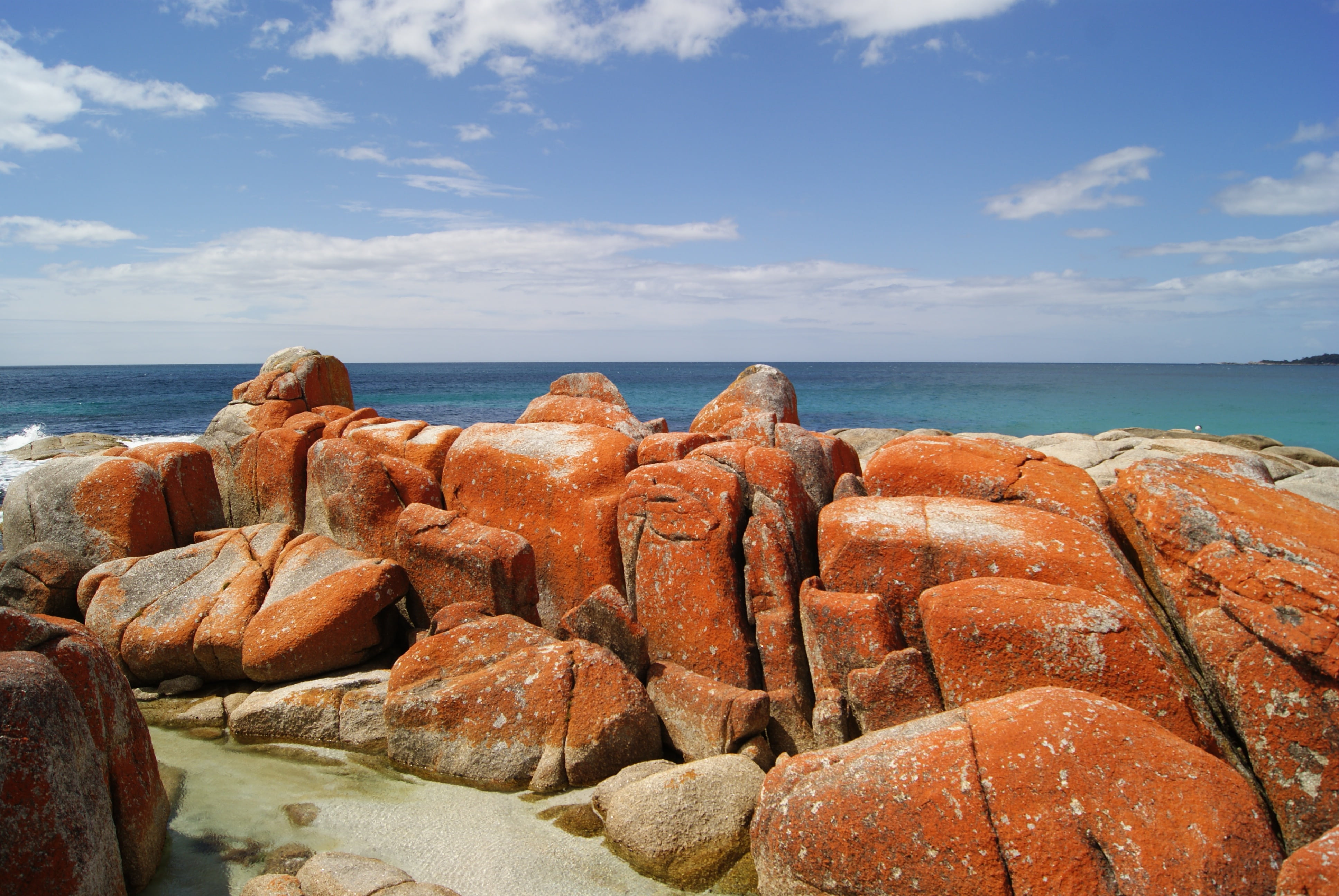 blue, landmarks, bay of fires, ocean, water, cloud - sky, 4K, tranquility, horizon over water, non-urban scene, beach, orange, sky, solid, land, horizon, HD Wallpaper