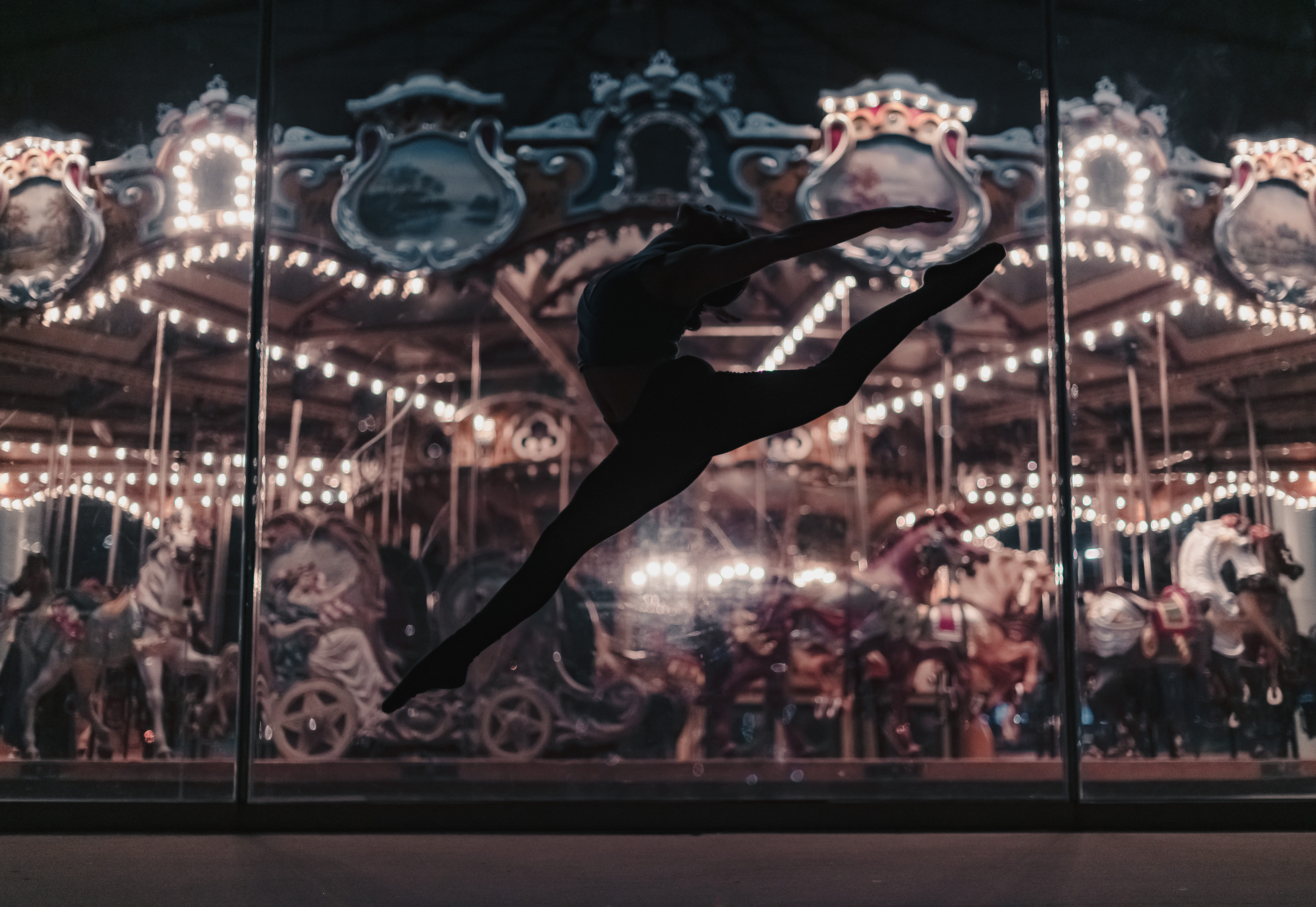 recreational pursuit, full length, horse, night, jumping, usa, representation, women, blue, motion, human, lifestyles, mammal, crowd, enjoyment, amusement park ride, HD Wallpaper