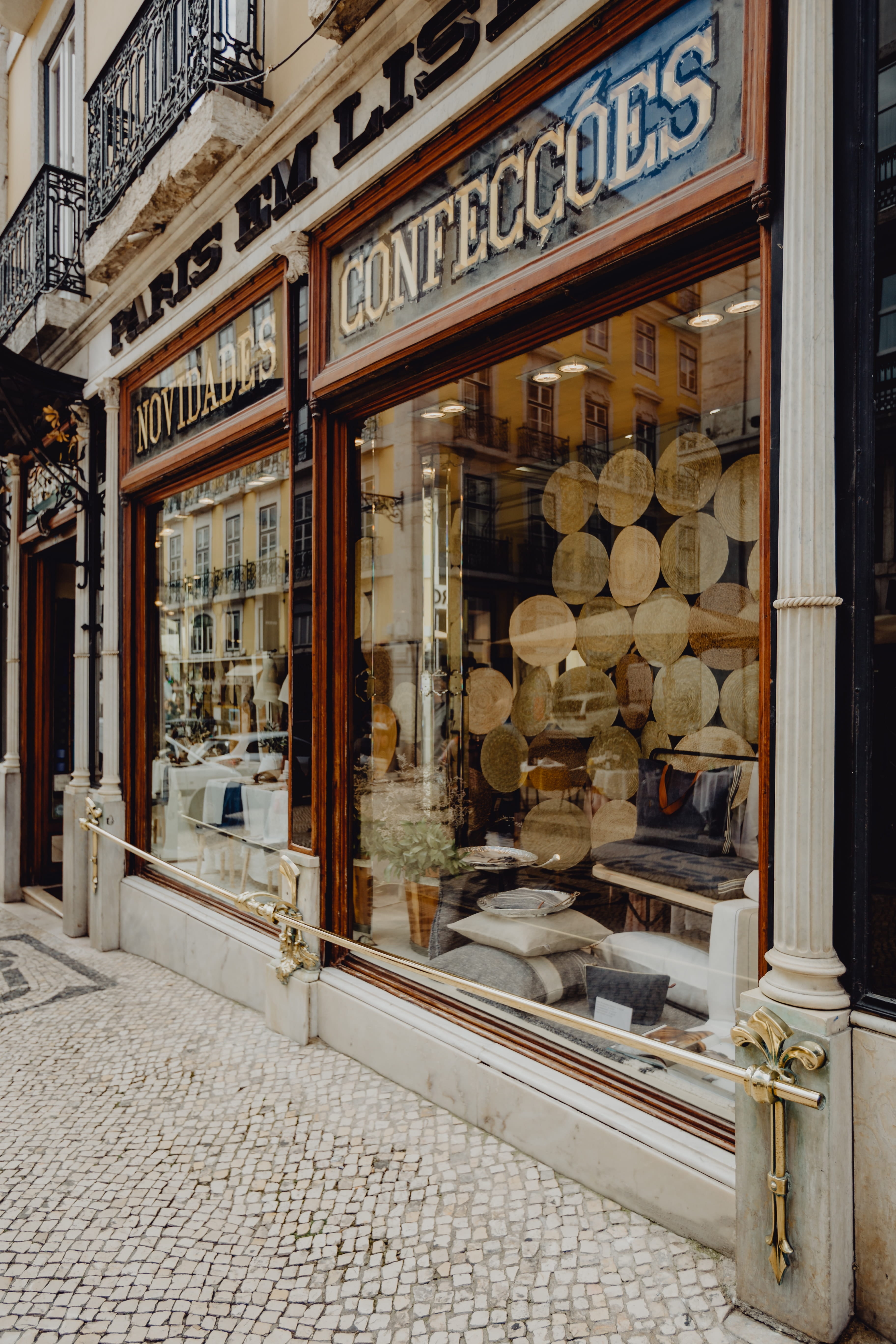 5K, business, Europe, no people, window, store, architecture, day, footpath, lisboa, communication, shopping, sidewalk, text, western script, retail display, Phone HD Wallpaper