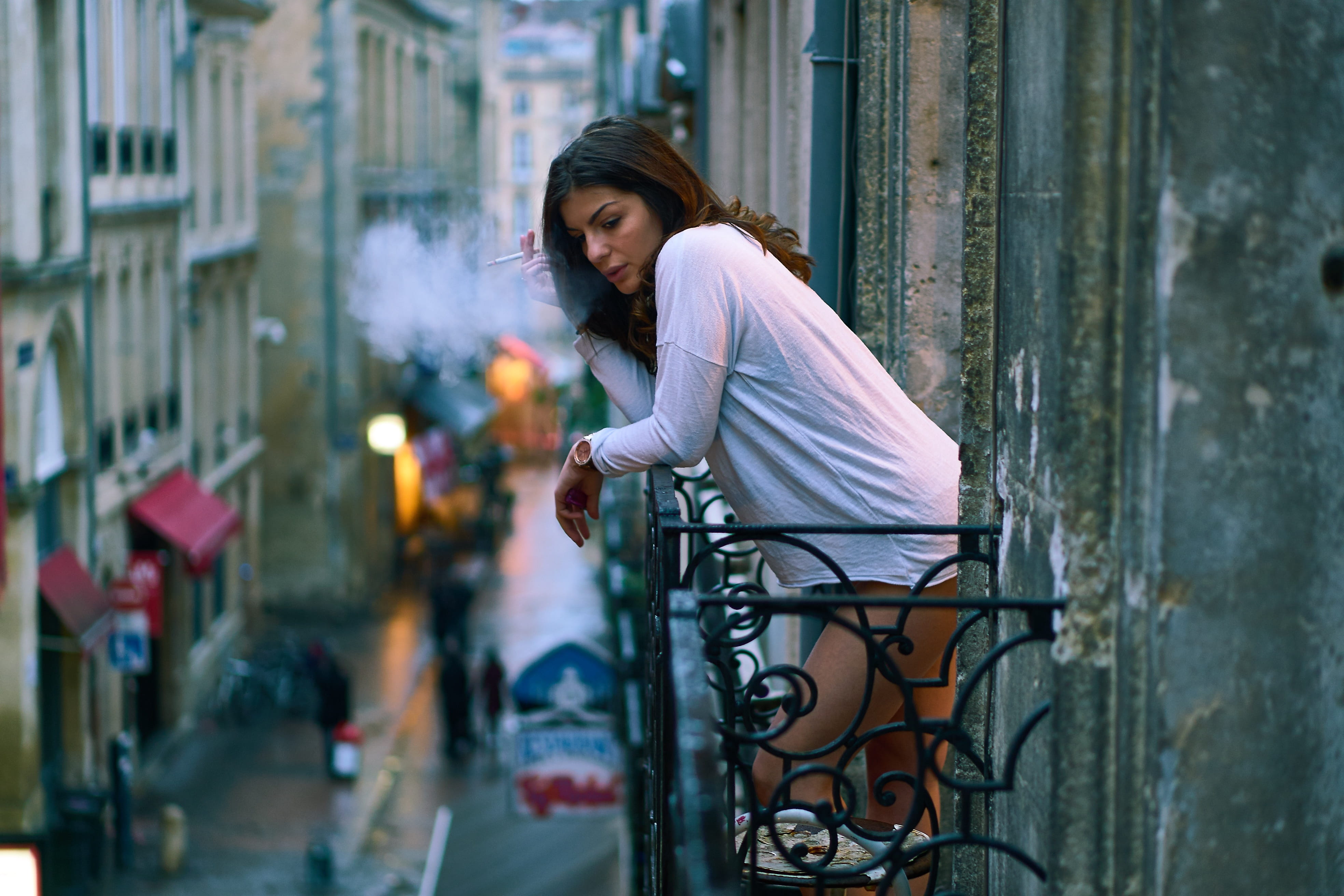 long hair, balcony, young adult, infrastructure, architecture, 4K, casual clothing, beautiful woman, building exterior, real people, terrace, lifestyles, HD Wallpaper