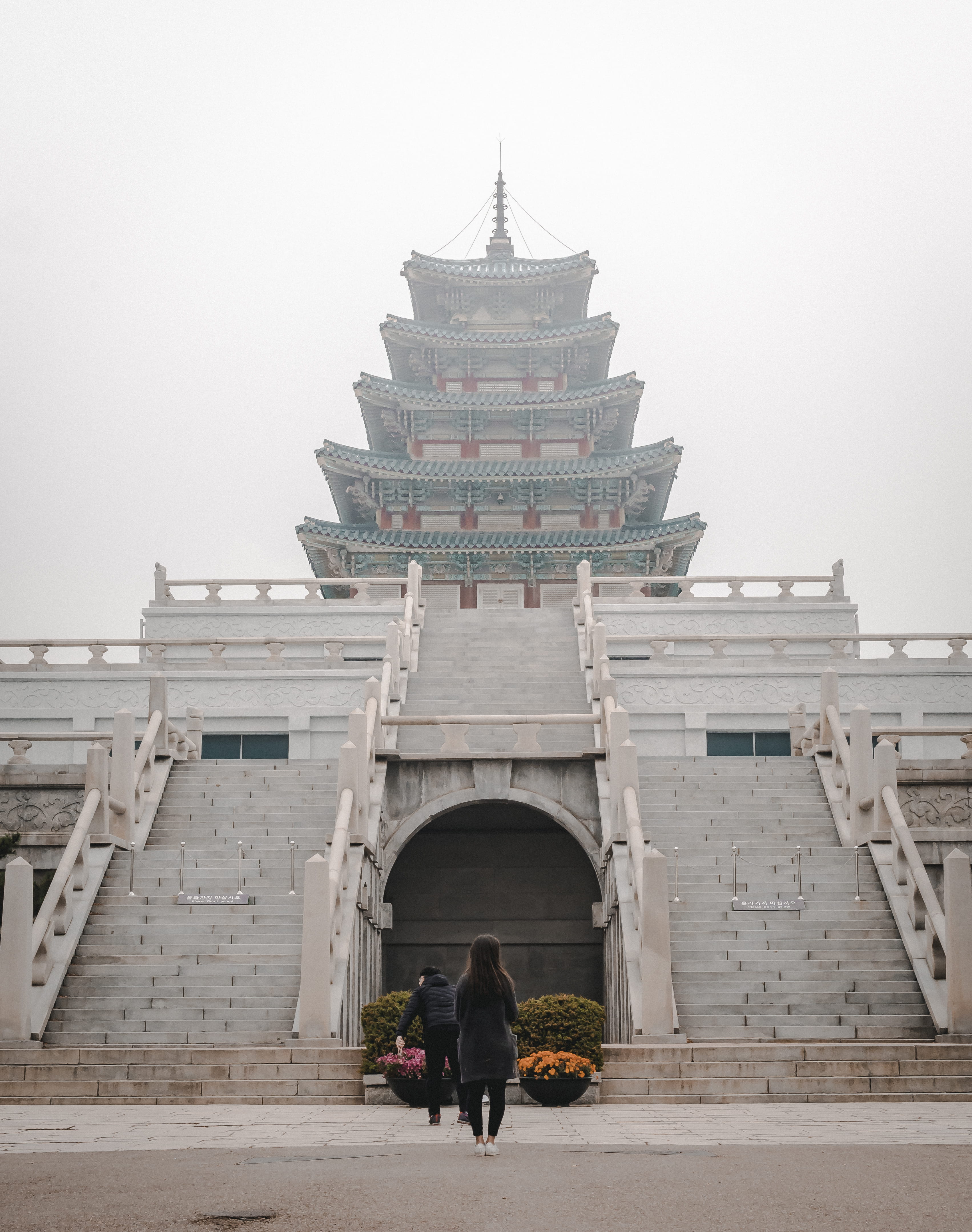 architecture, seoul, front, full length, built structure, gyeongbokgung palace, korea, day, men, palace, 4K, historical, asia, women, building exterior, Phone HD Wallpaper