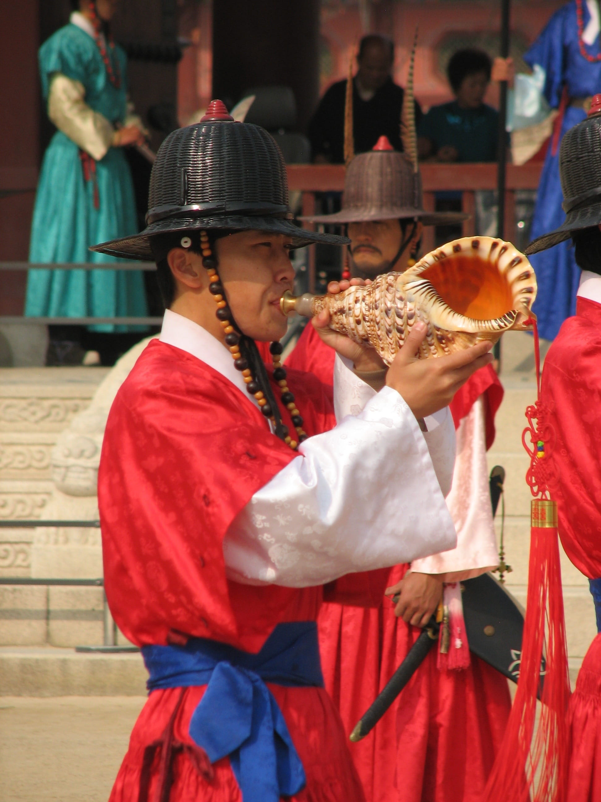women, arts culture and entertainment, palace, traditional clothing, celebration, gyeongbokgung, group of people, real people, tourist, people, culture, Phone HD Wallpaper
