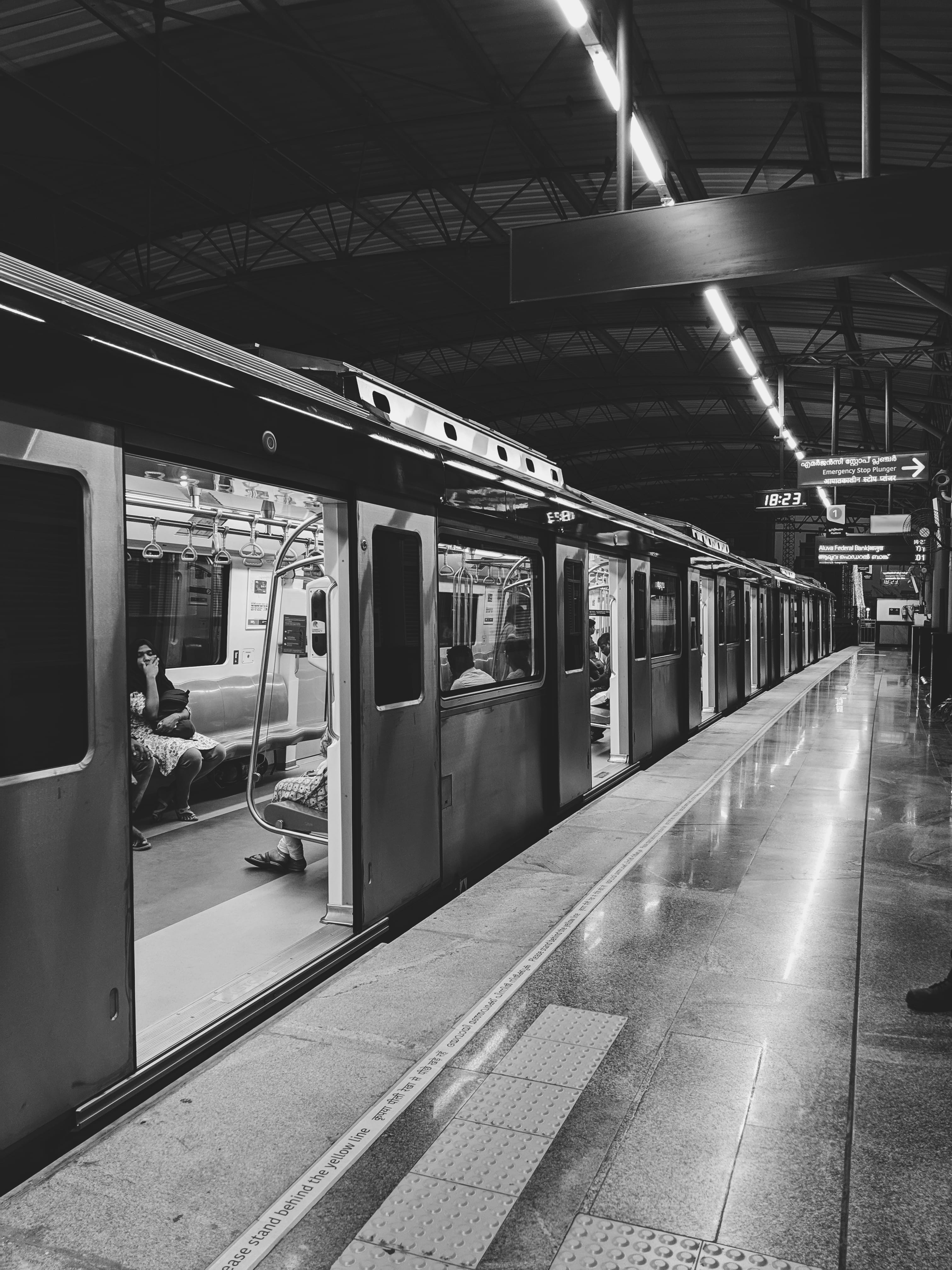 metro, rail transportation, no people, passenger train, train, transportation, travel, mode of transportation, indoors, subway train, railroad track, station, Phone HD Wallpaper