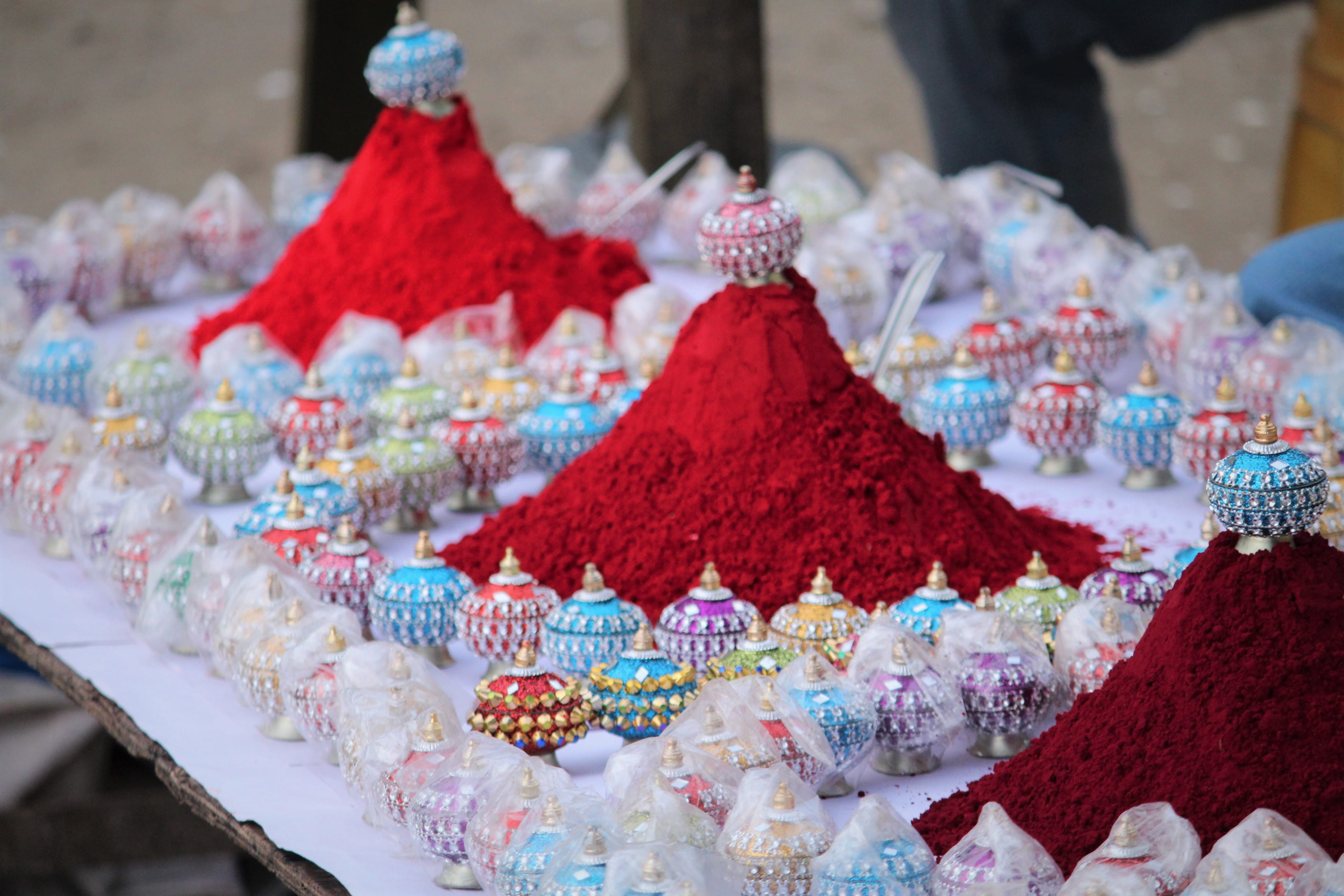 art and craft, kochi, close-up, market, multi colored, india, abundance, day, in a row, celebration, for sale, choice, selective focus, fort kochi, large group of objects, HD Wallpaper