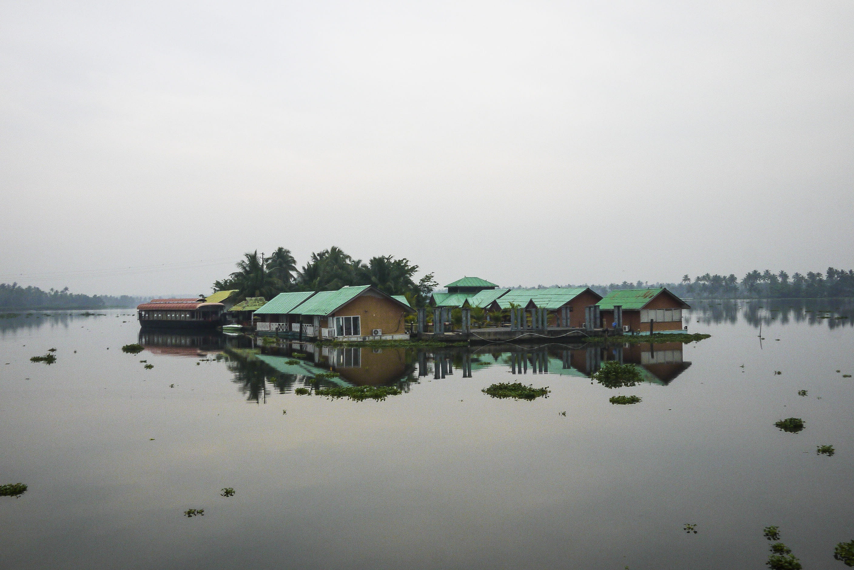 tranquility, waterfront, 2K, water, building exterior, building, sky, trees, beauty in nature, kerala, tree, houses, built structure, reflection, india, HD Wallpaper