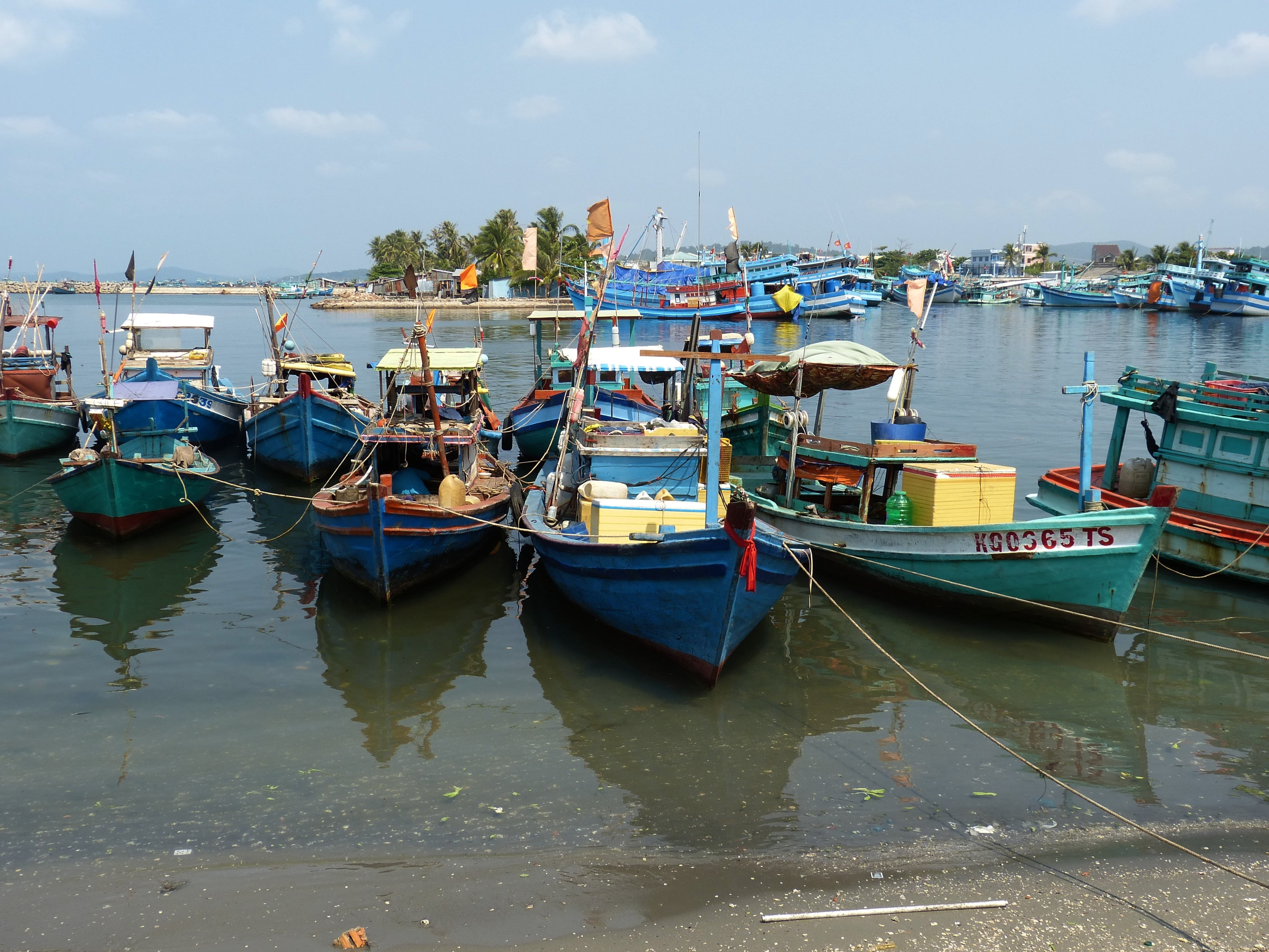 nautical vessel, fishing boat, transportation, phu quoc, sea, 4K, mode of transportation, architecture, water, city, waterfront, boats, reflection, day, HD Wallpaper