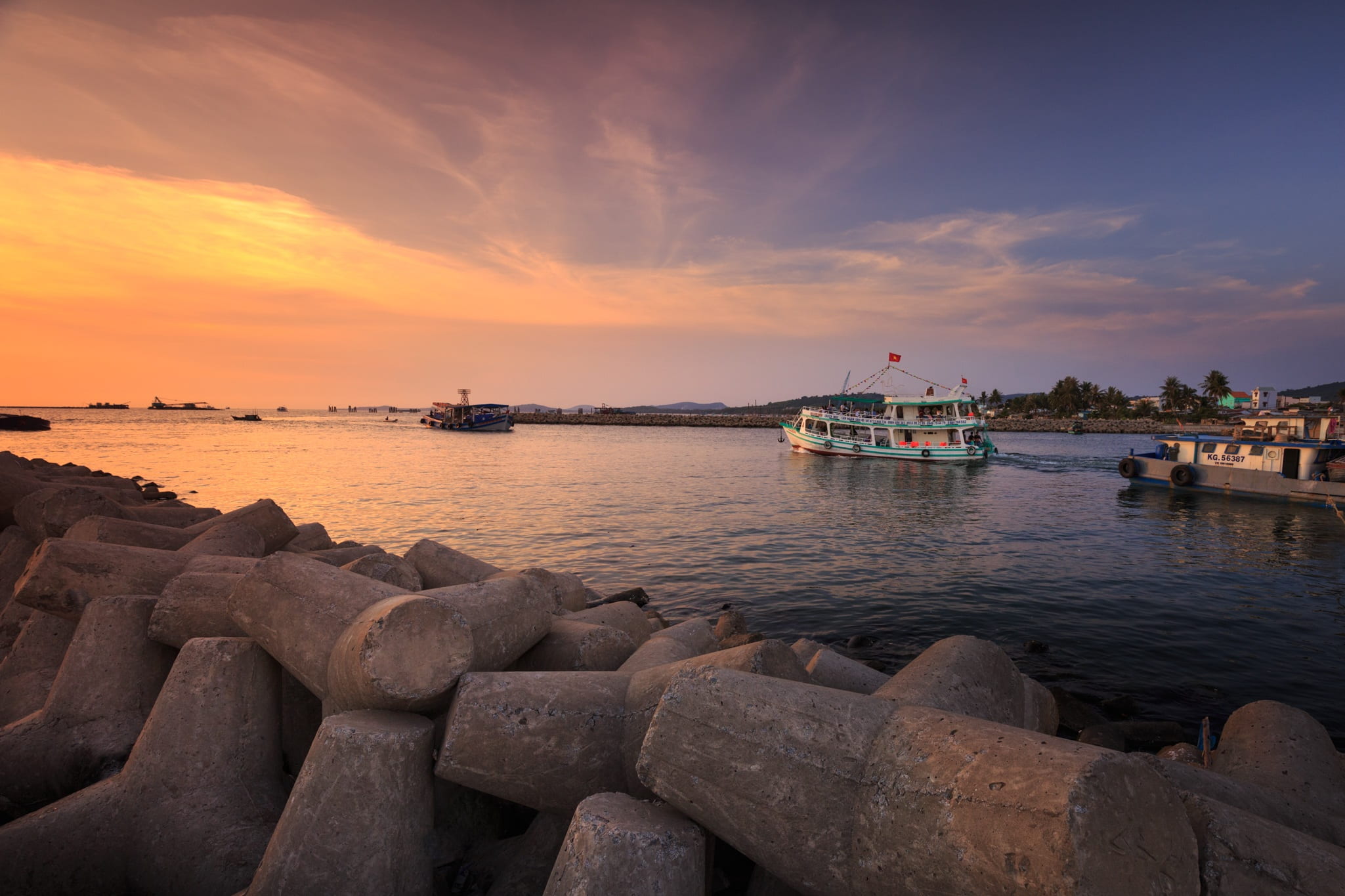 cloud - sky, architecture, passenger ship, outdoors, tourists, the fishermen, wait, wood pile, clouds, the beach, tranquility, scenics - nature, craft, HD Wallpaper