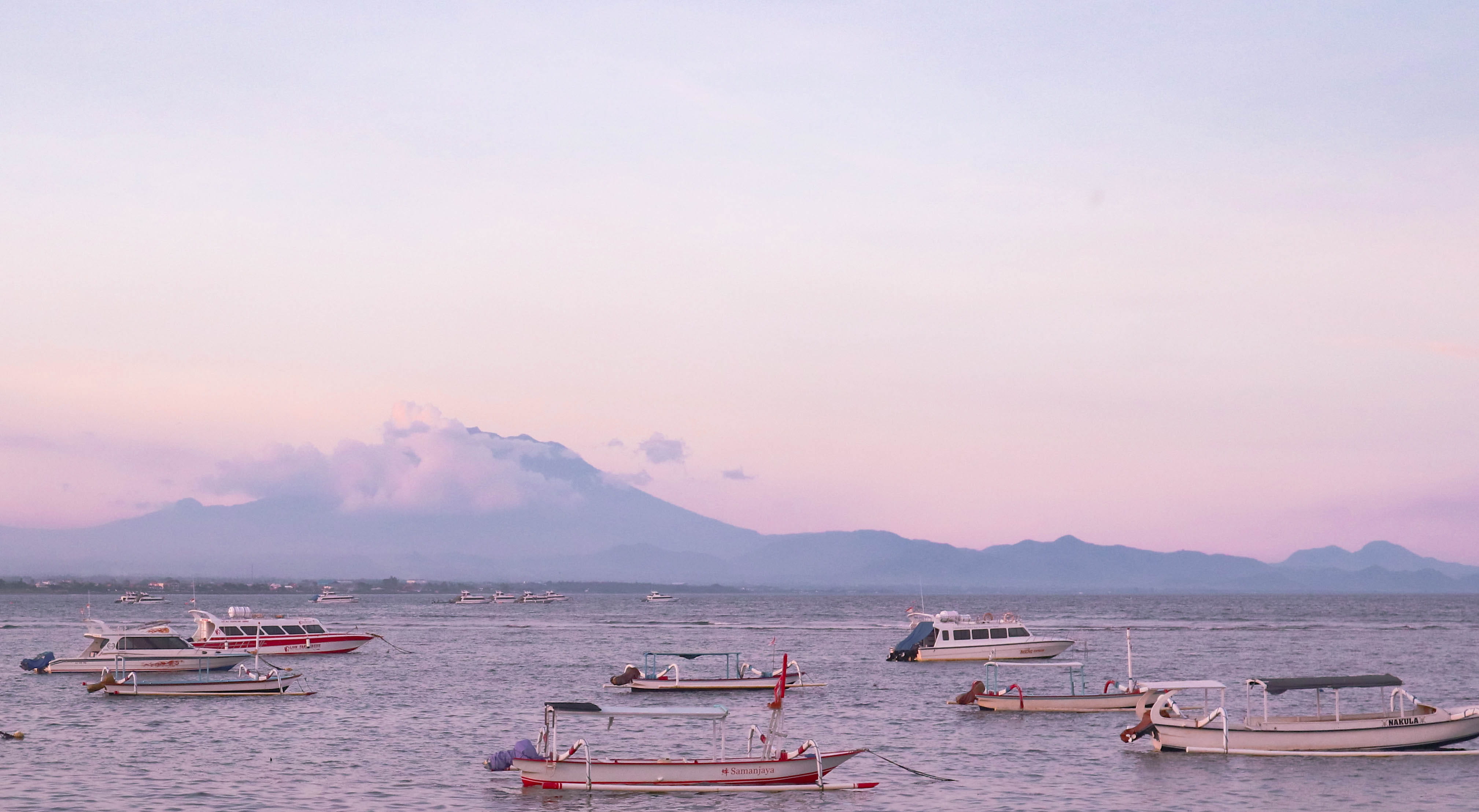 rowboat, vessel, 4K, cloud - sky, sky, fishing boat, scenics - nature, anchored, outrigger, moored, banana boat, canoe, barge, sanur, person, nature, transportation, HD Wallpaper