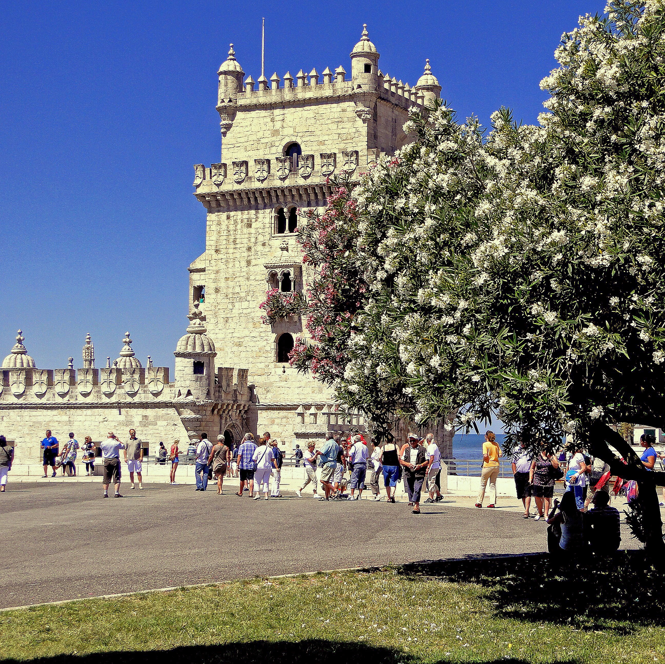 sunny, the river tagus, lisbon, sky, monument, style, nature, visit, tree, portugal, 2K, history, large group of people, building exterior, architecture, HD Wallpaper
