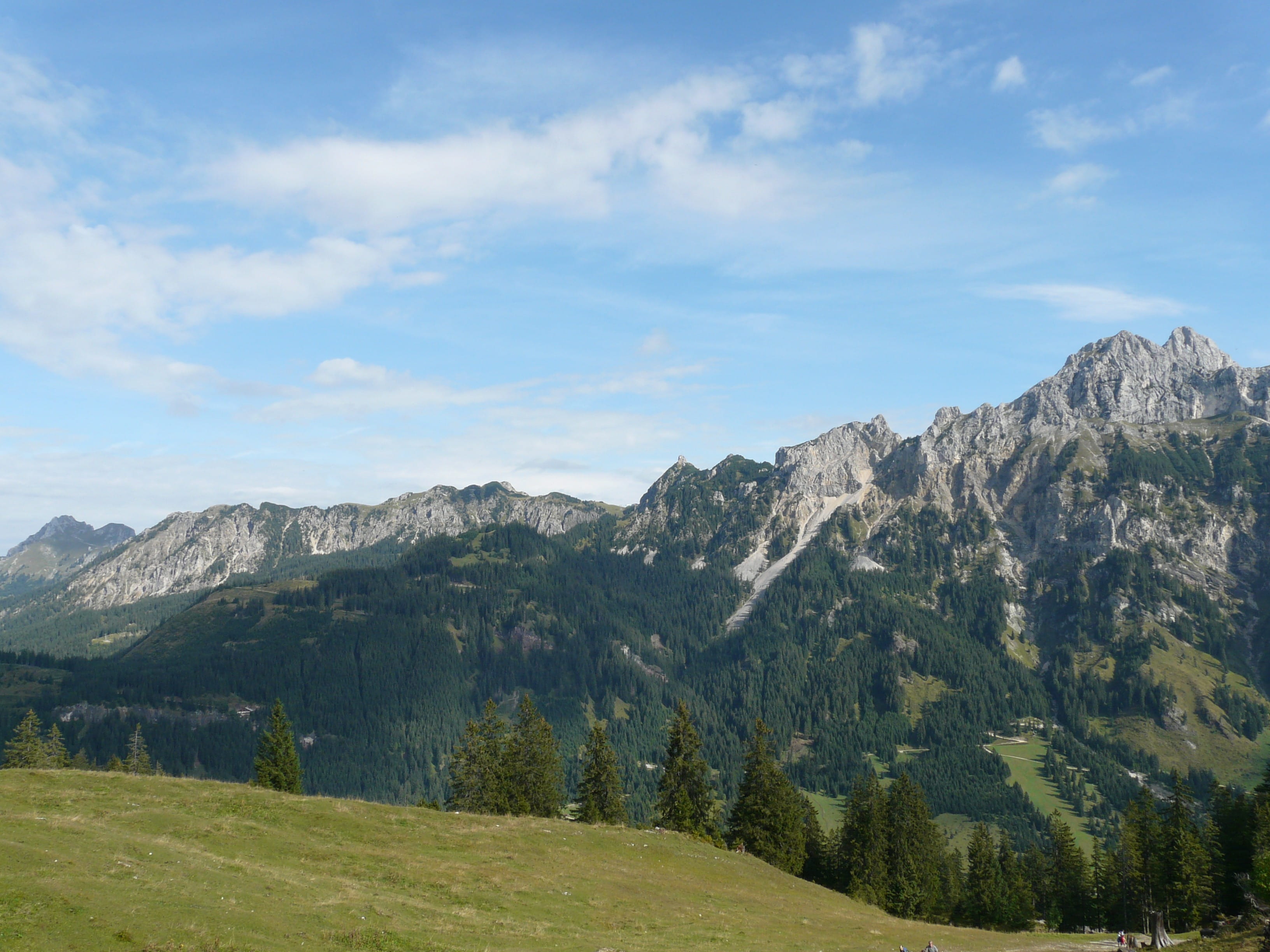 red flüh, cloud - sky, idyllic, aggenstein, grass, tranquil scene, environment, mountain range, tannheim, schartschrofen, mountain, beauty in nature, friedberger climbing, HD Wallpaper