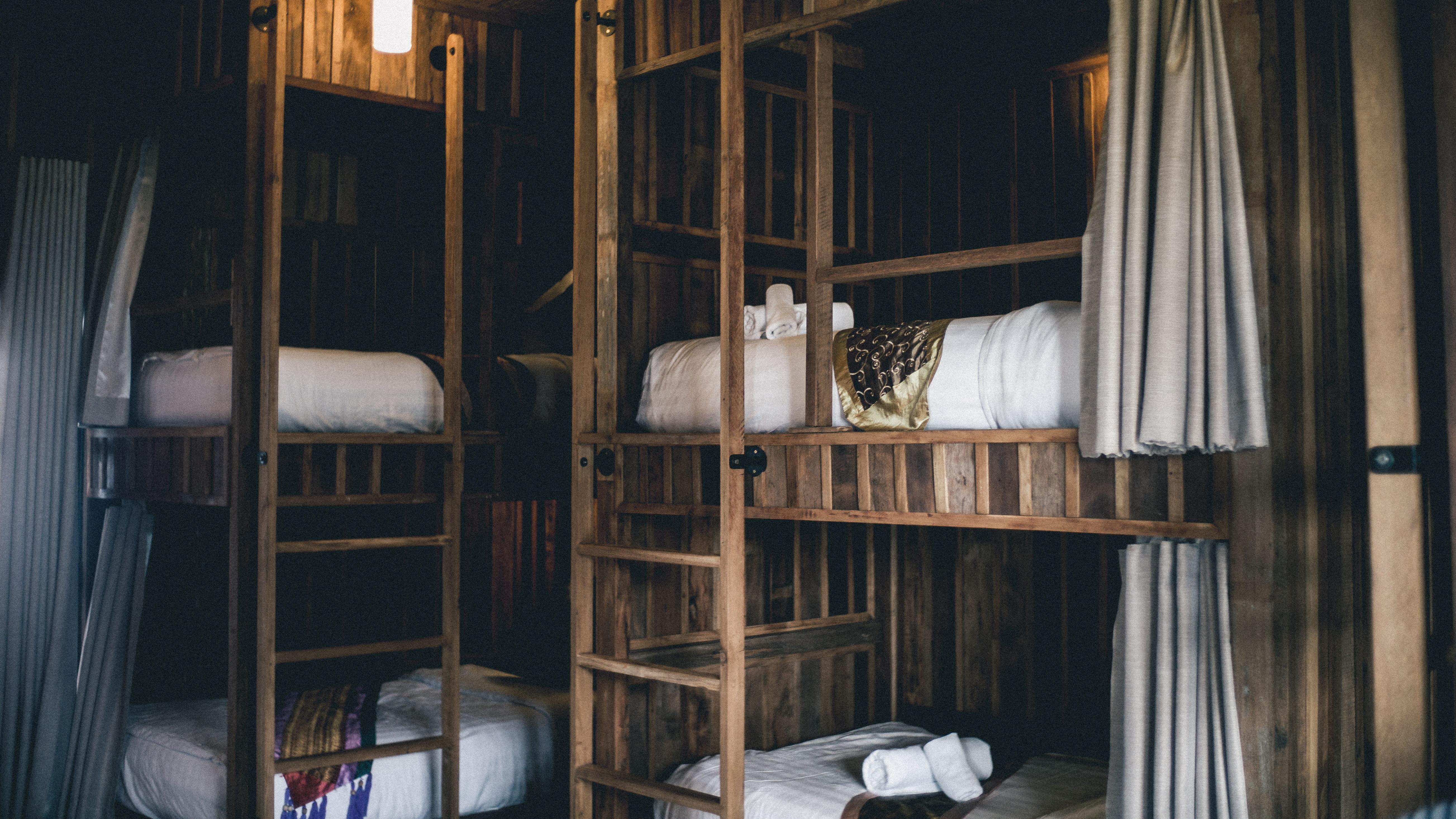wooden, craft, white, animal themes, the past, animal wildlife, business, representation, furniture, towel, brown, hotel, history, domestic room, art and craft, HD Wallpaper