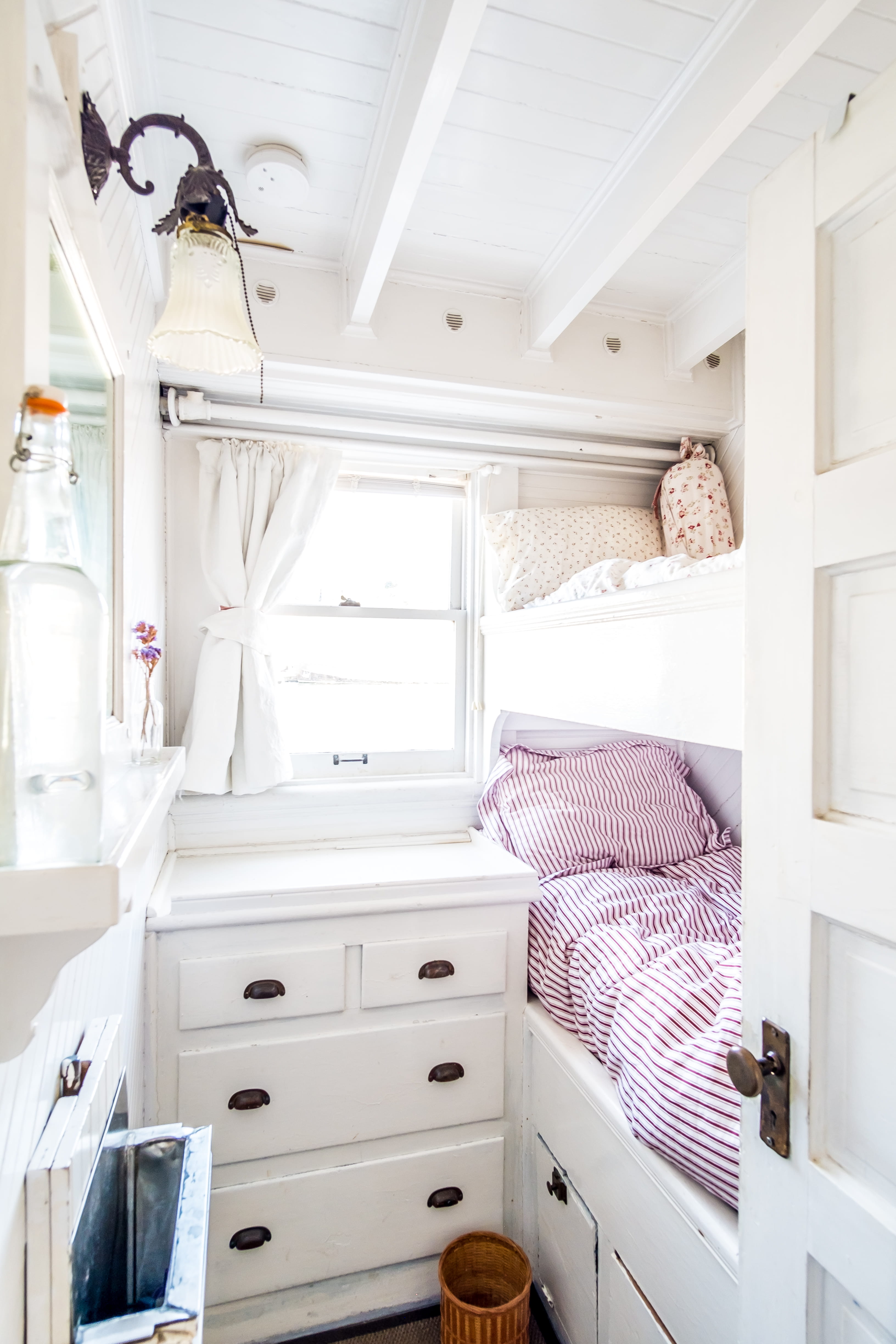 furniture, home showcase interior, house, boat, bunk, design, window, absence, domestic room, no people, indoors, interior, lighting equipment, ceiling, Phone HD Wallpaper