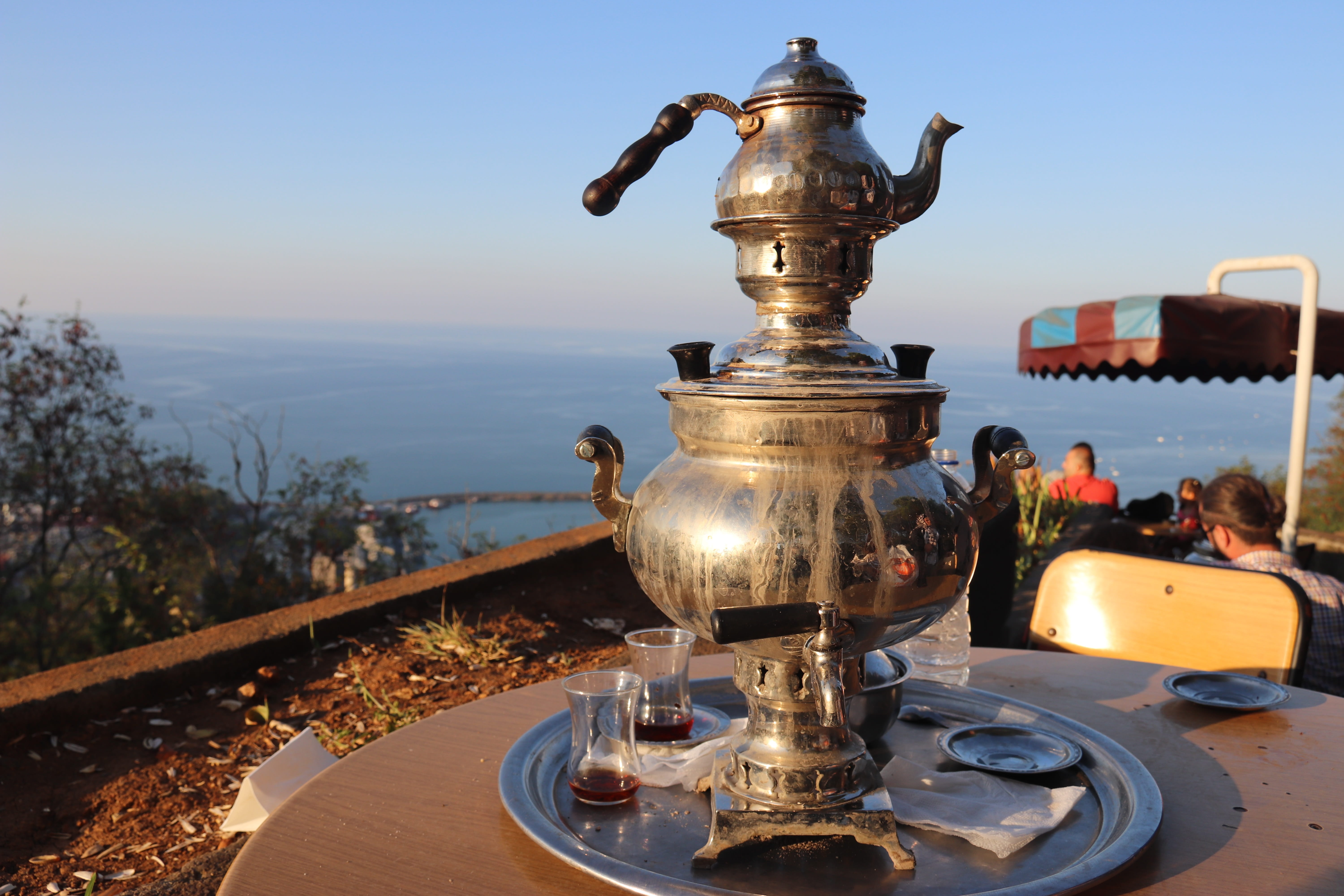 glass - material, crockery, turkey, outdoors, focus on foreground, table, sunlight, drink, water, trabzon, no people, architecture, still life, food and drink, HD Wallpaper