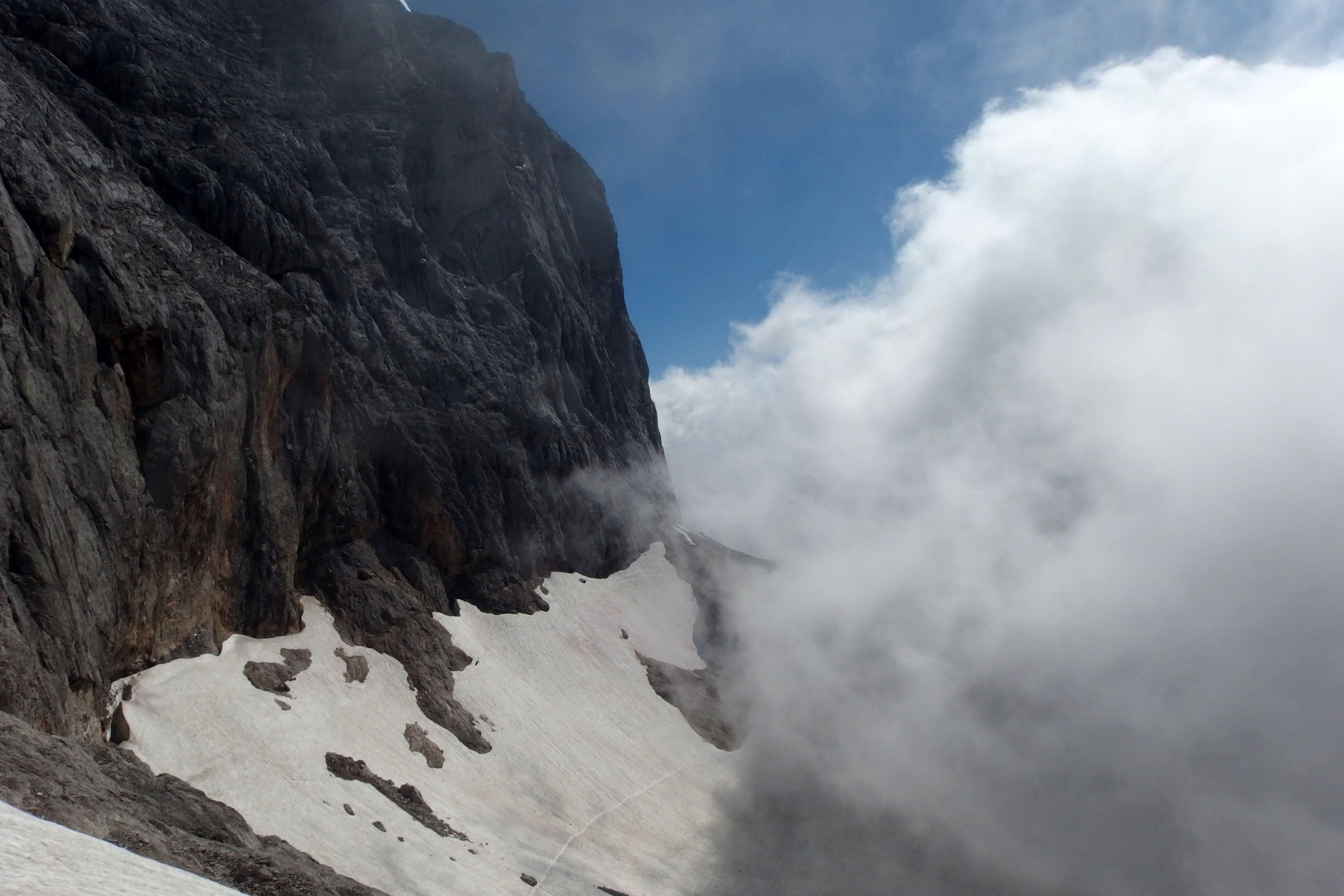 the alps, cloud, rock - object, rock, clouds, tranquil scene, day, non-urban scene, mountain peak, beauty in nature, mountain range, mountaineering, nature, HD Wallpaper