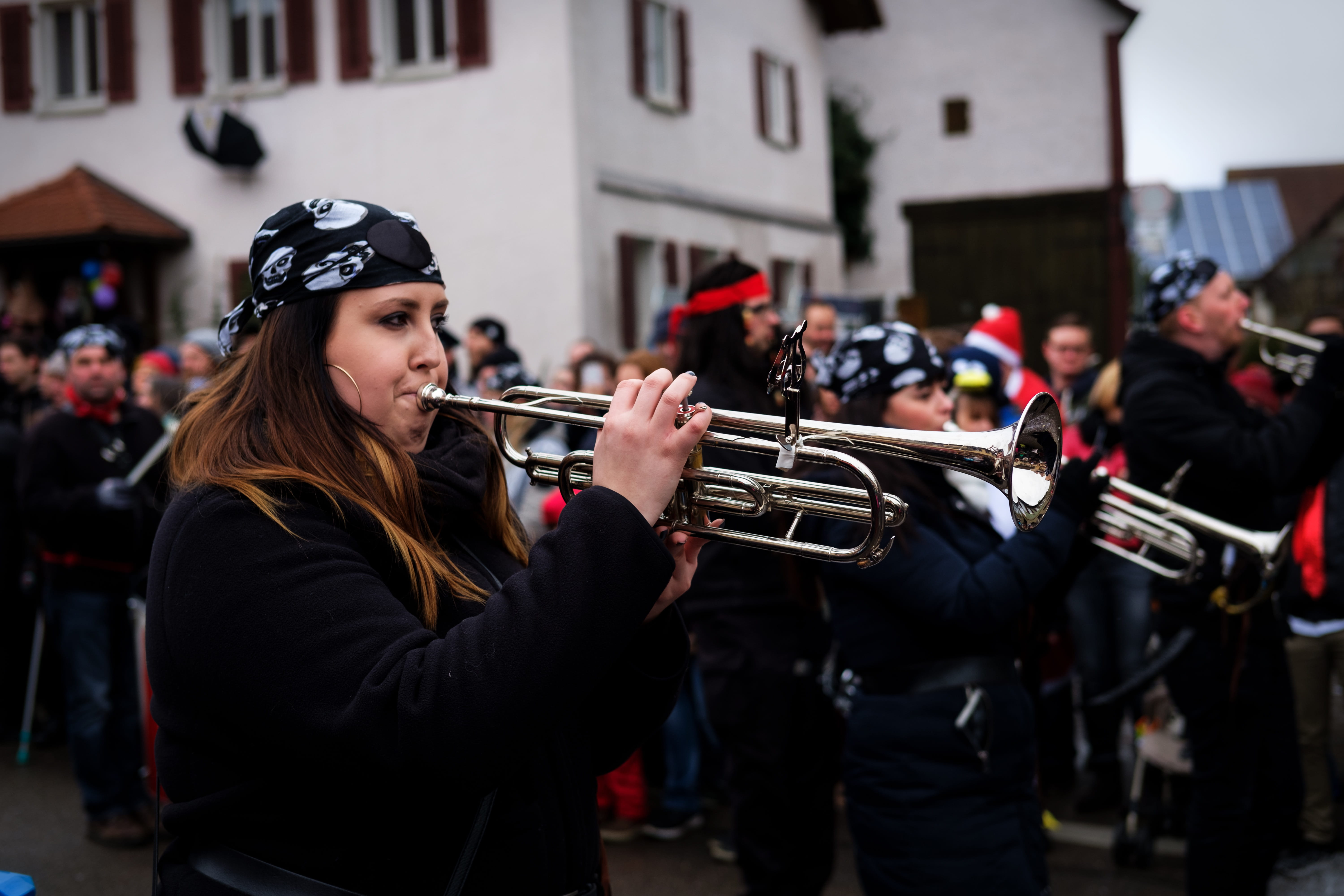 holding, people, real people, artist, fools, playing, arts culture and entertainment, women, event, instrument, city, performance, carnival, musician, young adult, HD Wallpaper