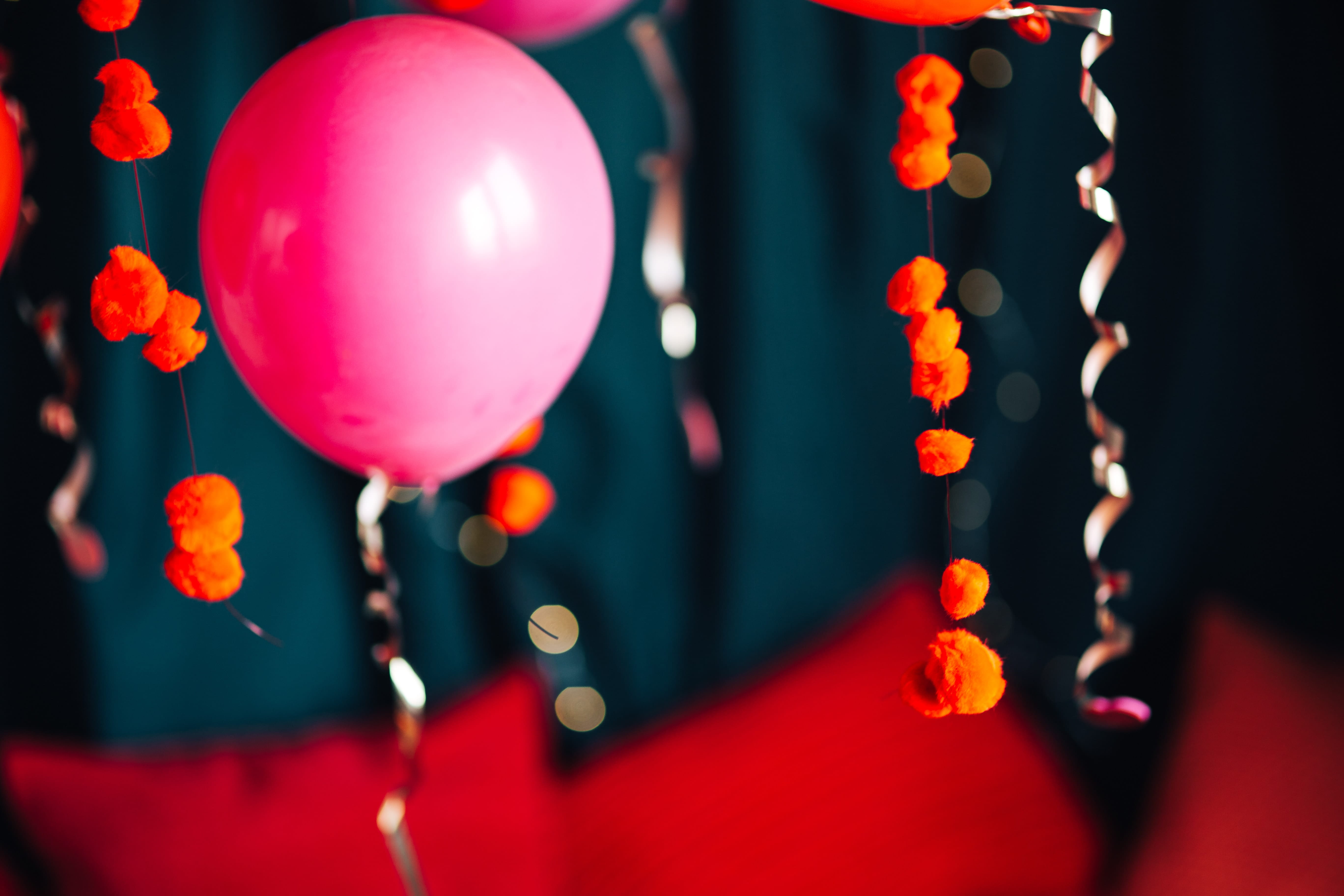 valentine, night, day, close-up, balloon, focus on foreground, lighting equipment, love, abstract, red, selective focus, light - natural phenomenon, sphere, HD Wallpaper