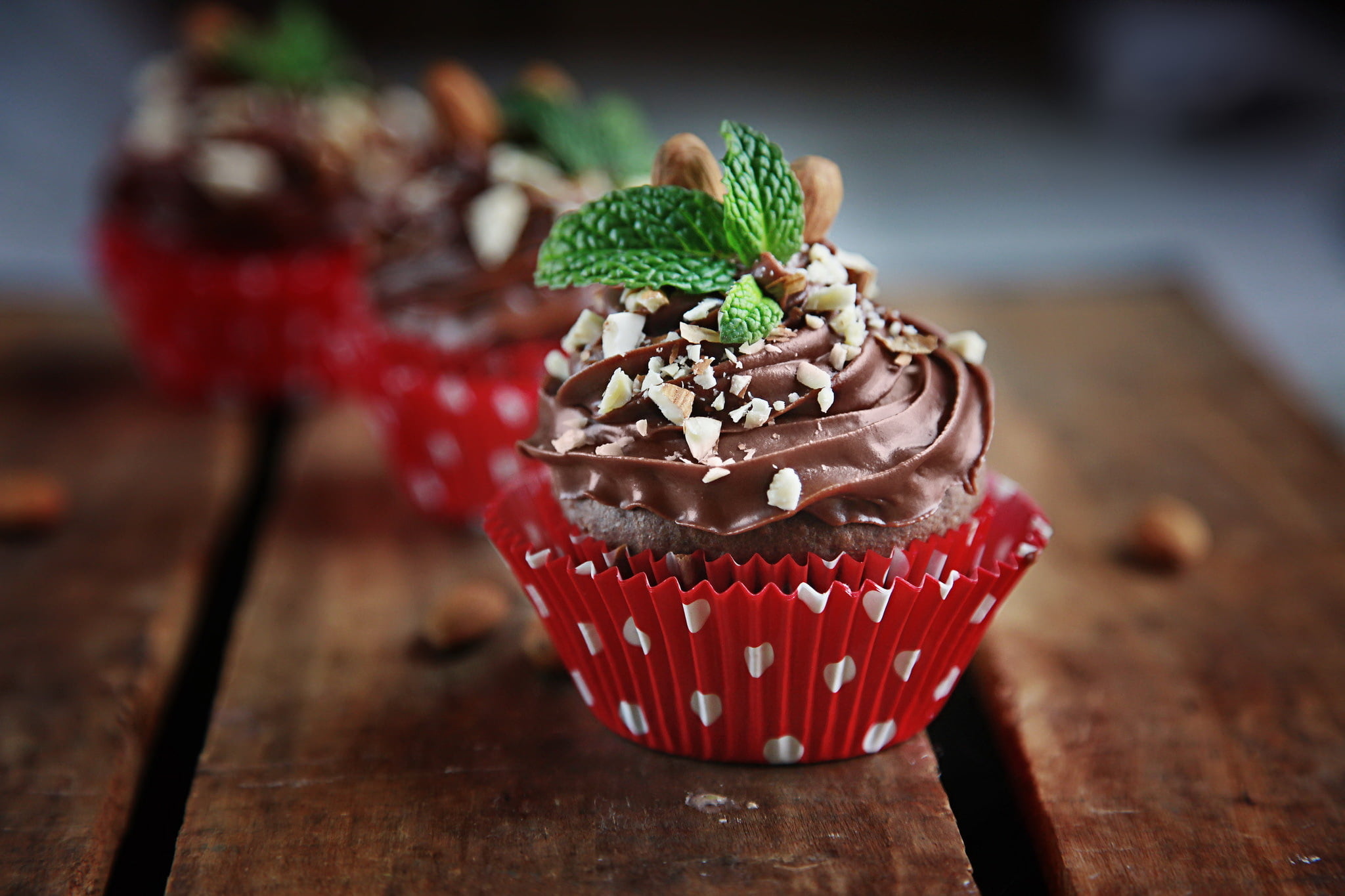 focus on foreground, baked, snack, plank, dark, pastry, cupcake holder, wood - Material, cake, sweet Food, birthday, table, red, food, freshness, mint leaf - culinary, HD Wallpaper