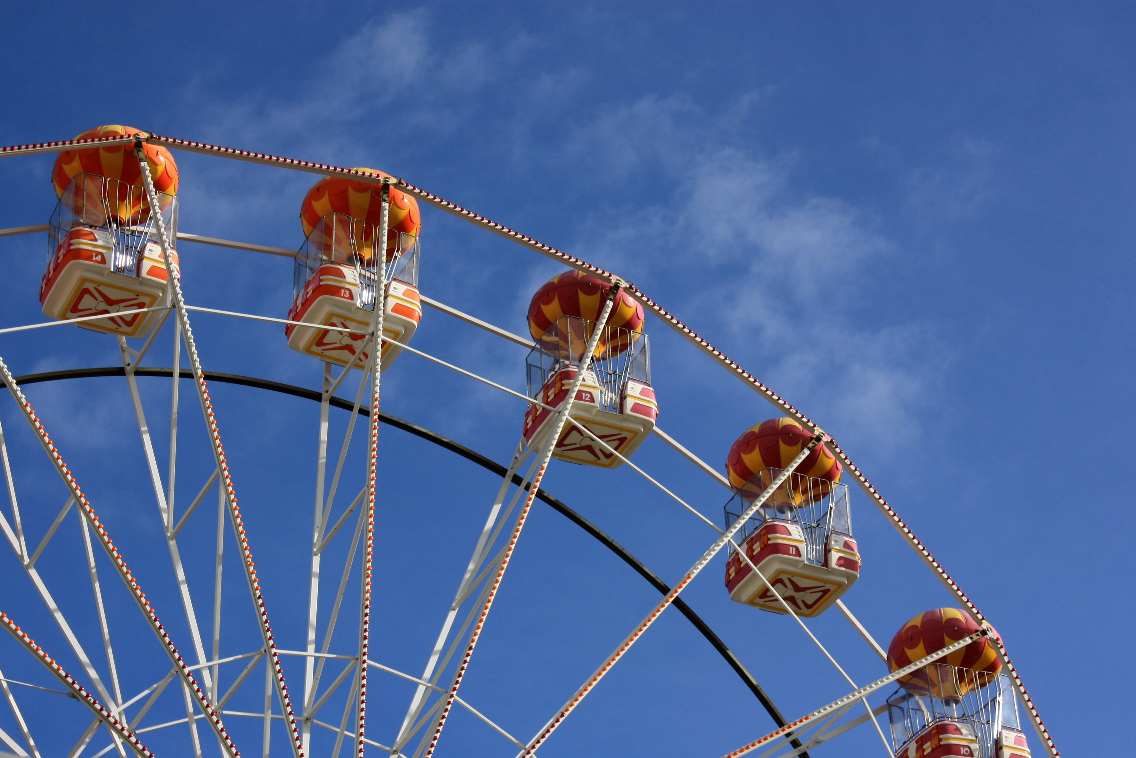 arts culture and entertainment, ride, nature, fun, leisure activity, fairground, sky, hanging, 2K, day, park, enjoyment, summer, carnival, built structure, HD Wallpaper