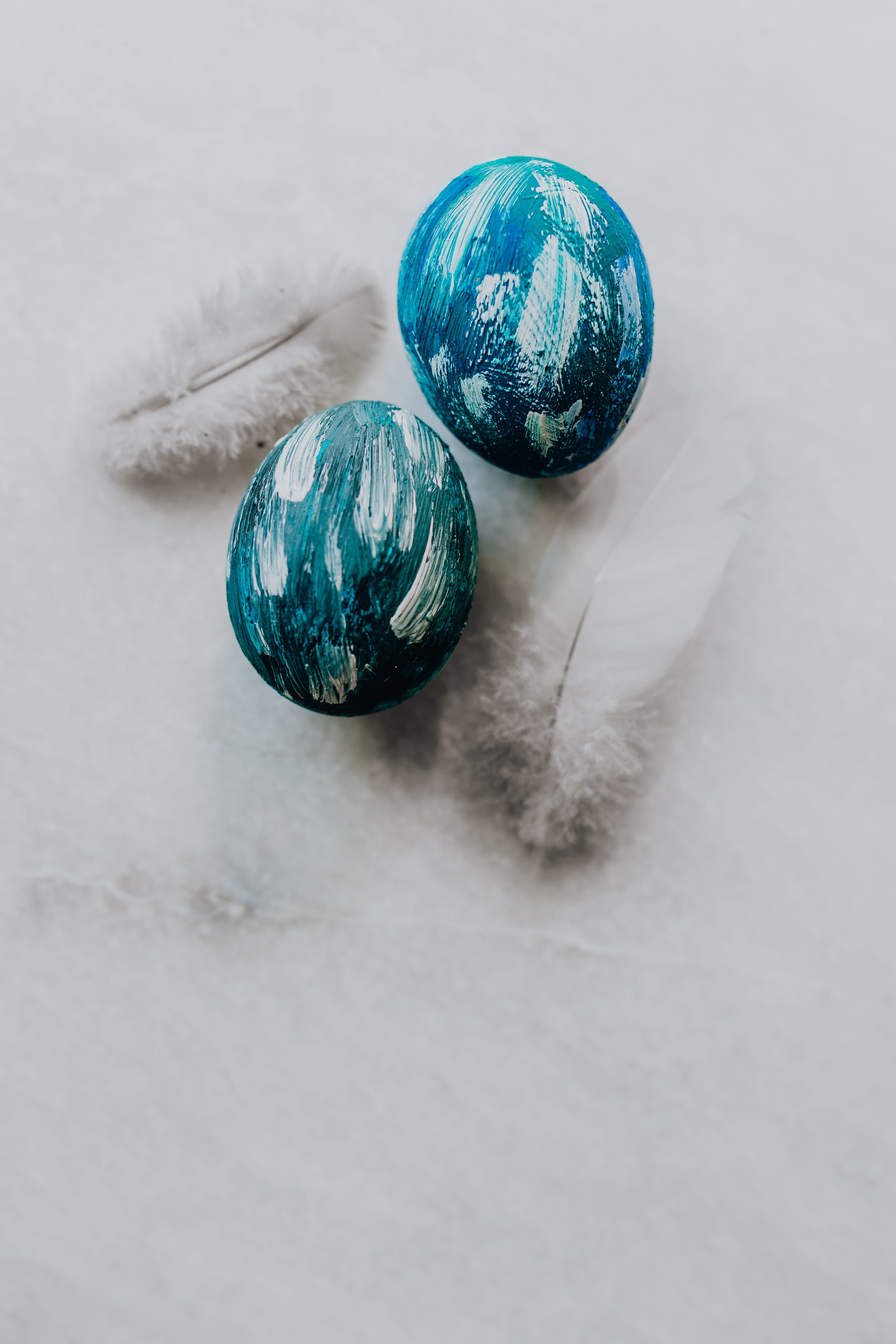 purple, blue, christmas decoration, close-up, shiny, indoors, medium group of objects, christmas ornament, 5K, holiday, eggs, high angle view, decoration, Phone HD Wallpaper