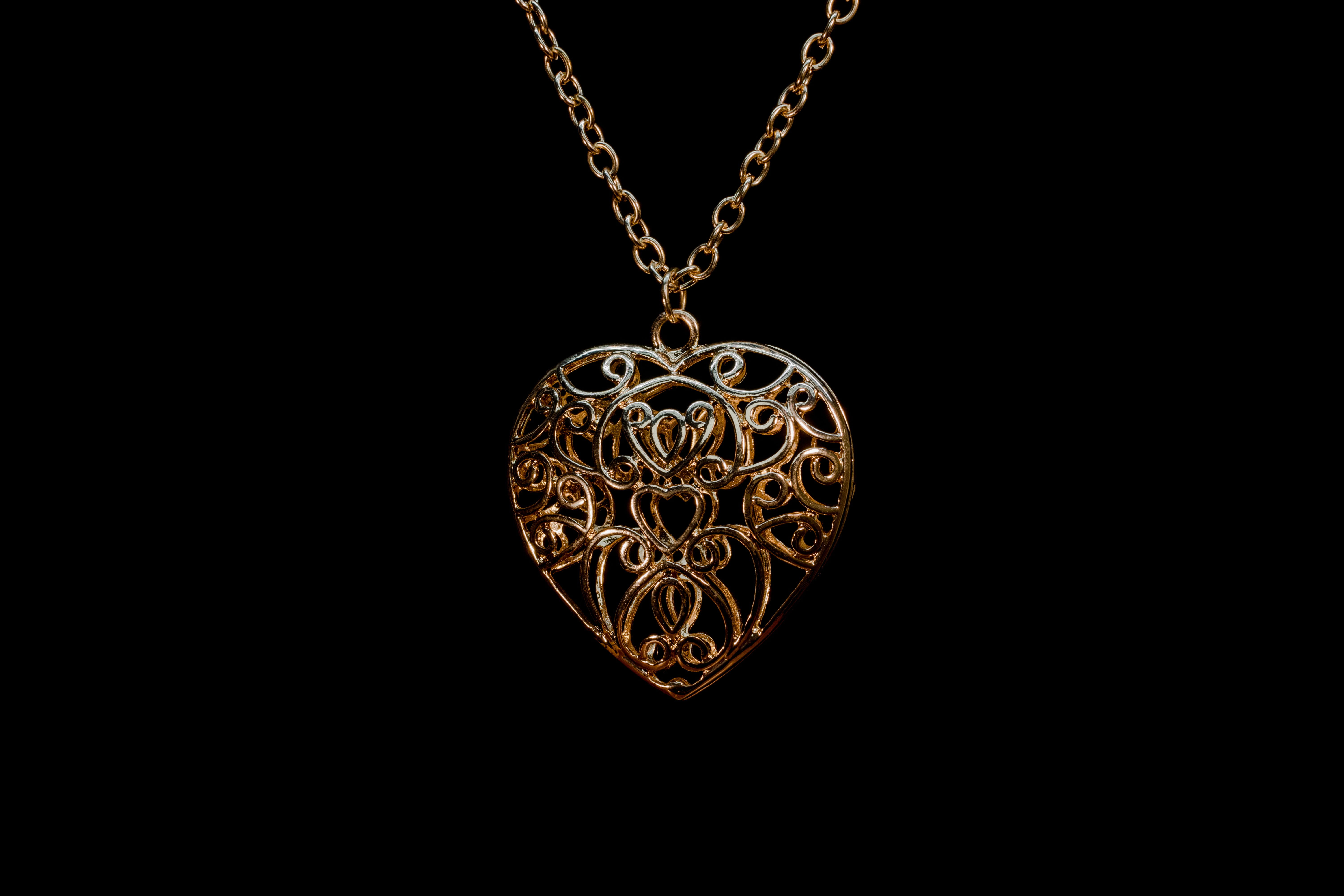 beautiful, suspension, creativity, golden, cut out, fashion, 5K, personal accessory, accessory, jewelry, heart shape, emotion, ornate, pendant, diamond - gemstone, HD Wallpaper