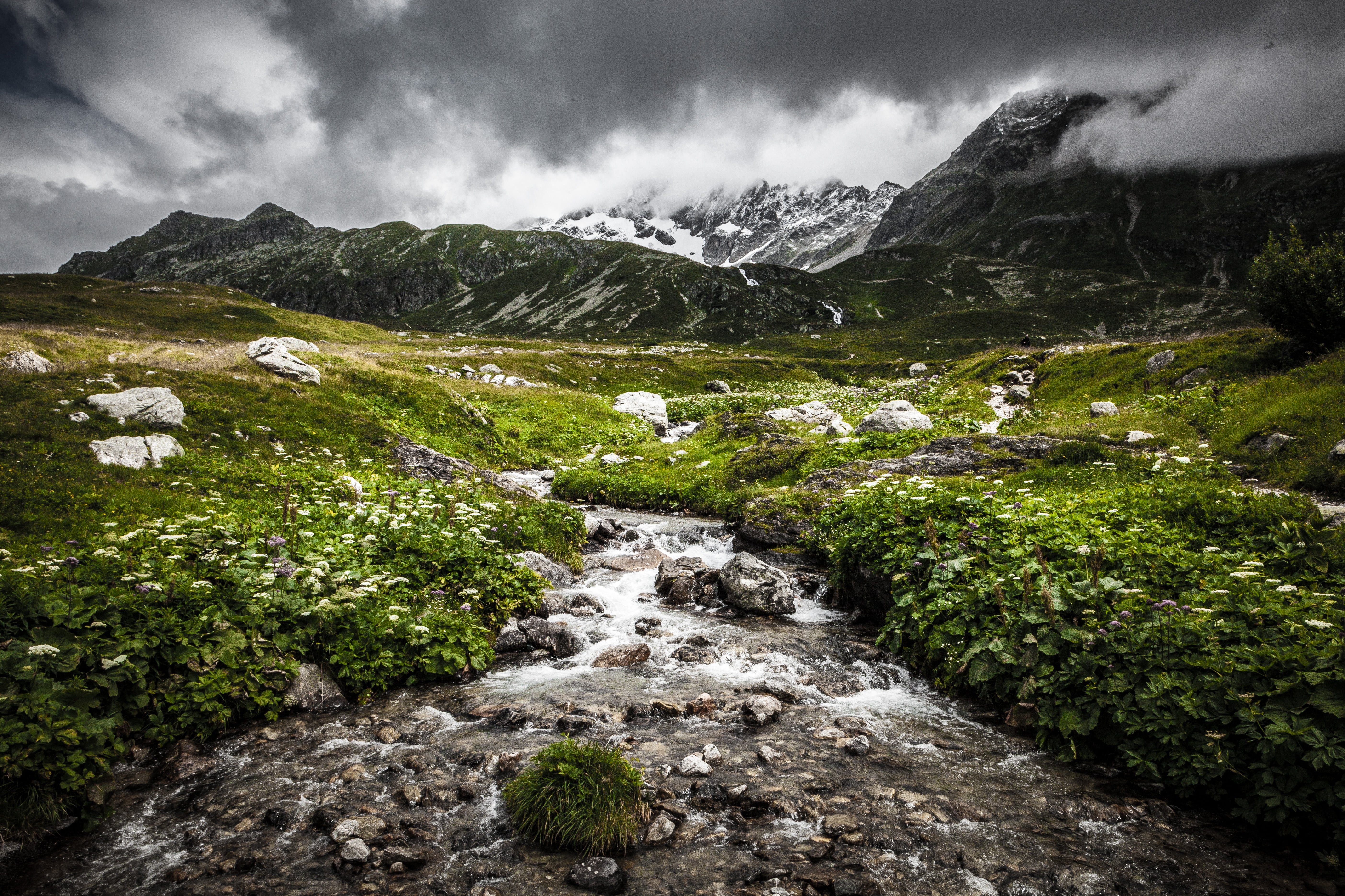 mountain, field, europe, mountain Peak, Mont  Blanc, scenics, tall, contamines, Les Contamines, Les  Contamines, hiking, cloud - Sky, photography, green field, HD Wallpaper