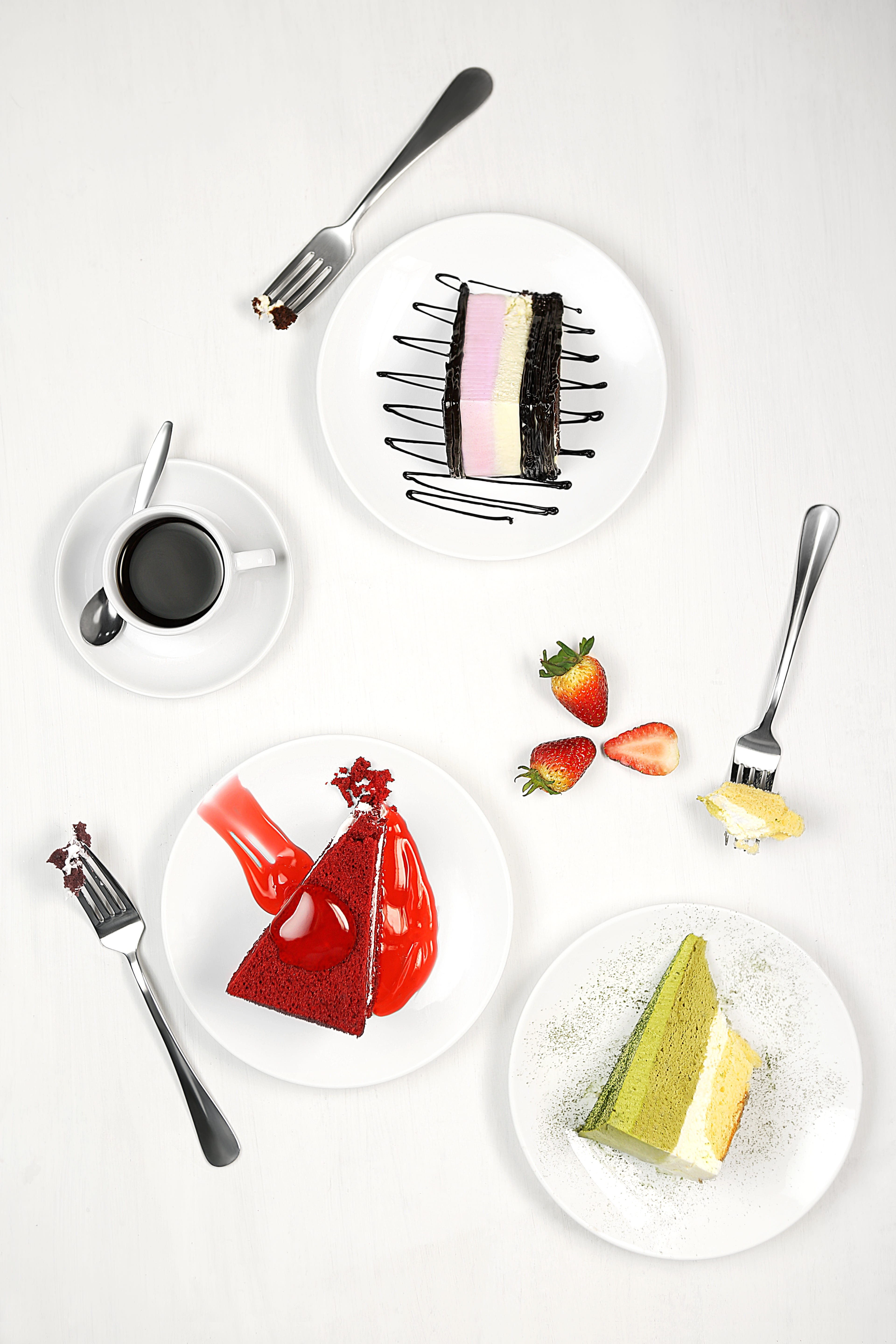 disc, banh gato, eating utensil, coffee cup, no people, strawberries, cup, types, fork, crockery, indoors, food, 5K, drink, kitchen, food and drink, refreshment, Phone HD Wallpaper