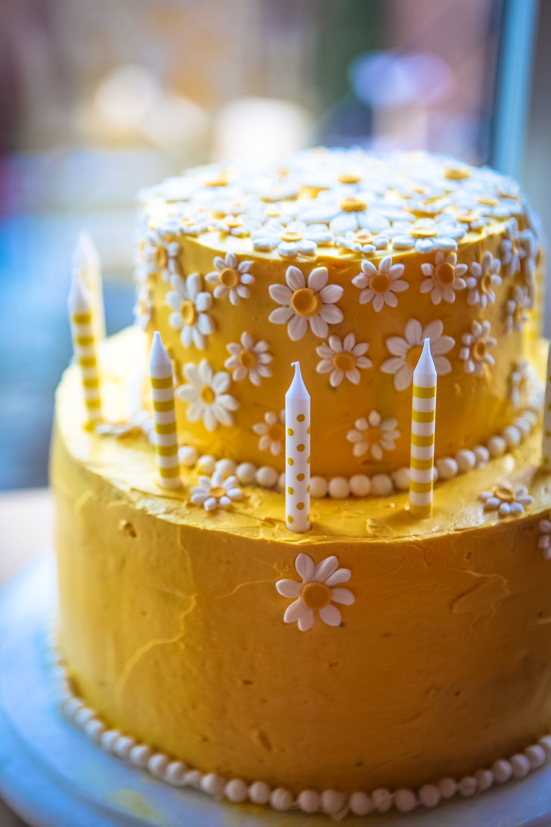 yellow, pastry, cakes, summer, homemade, food, cream, fresh, sweet, gourmet, dessert, sweet Food, bakery, freshness, table, cake, daisy cake, focus on foreground, Phone HD Wallpaper