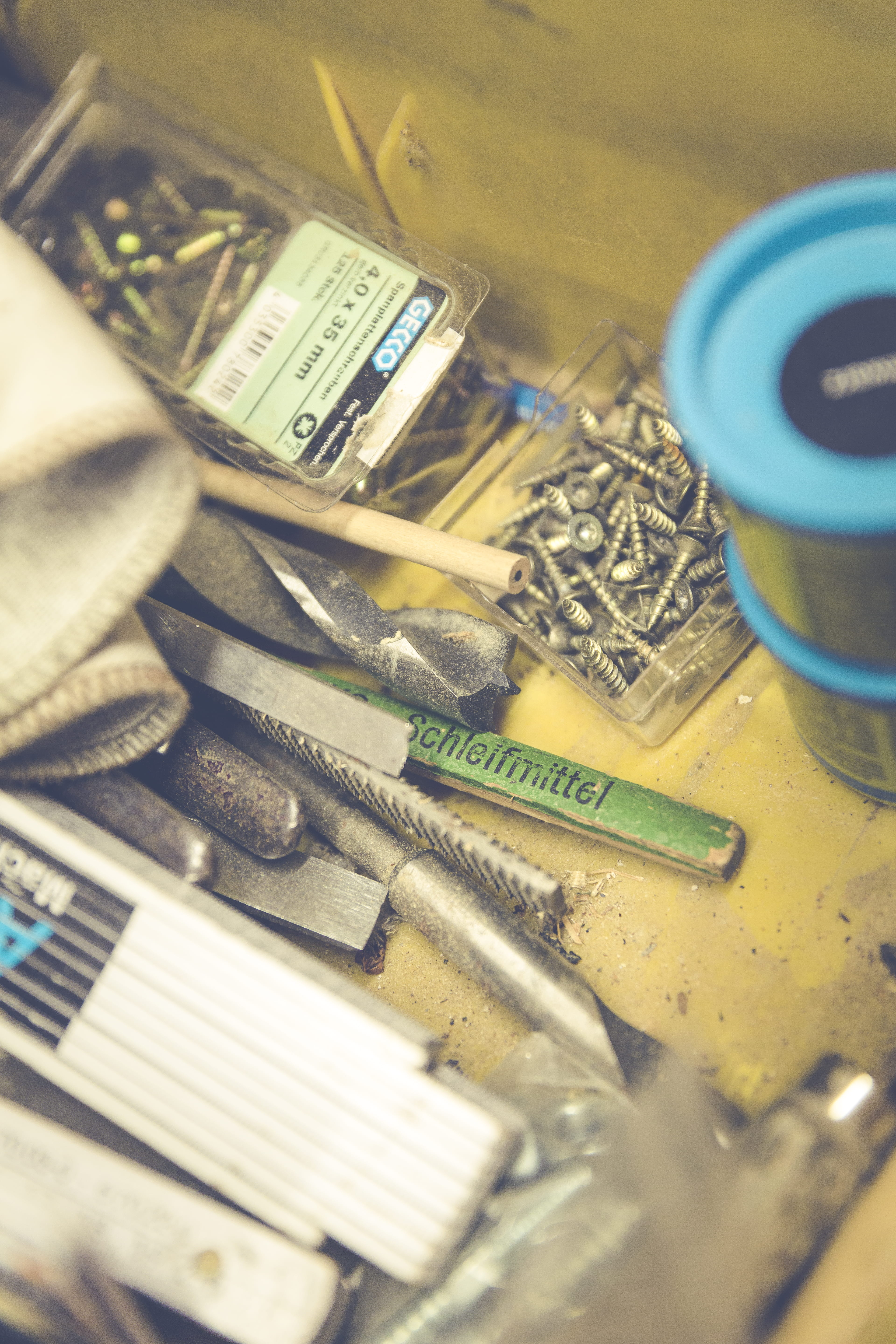selective focus, blur, close-up, table, currency, blue, narcotic, social issues, screw, economy, 5K, steel, high angle view, needle, near, healthcare and medicine, Phone HD Wallpaper