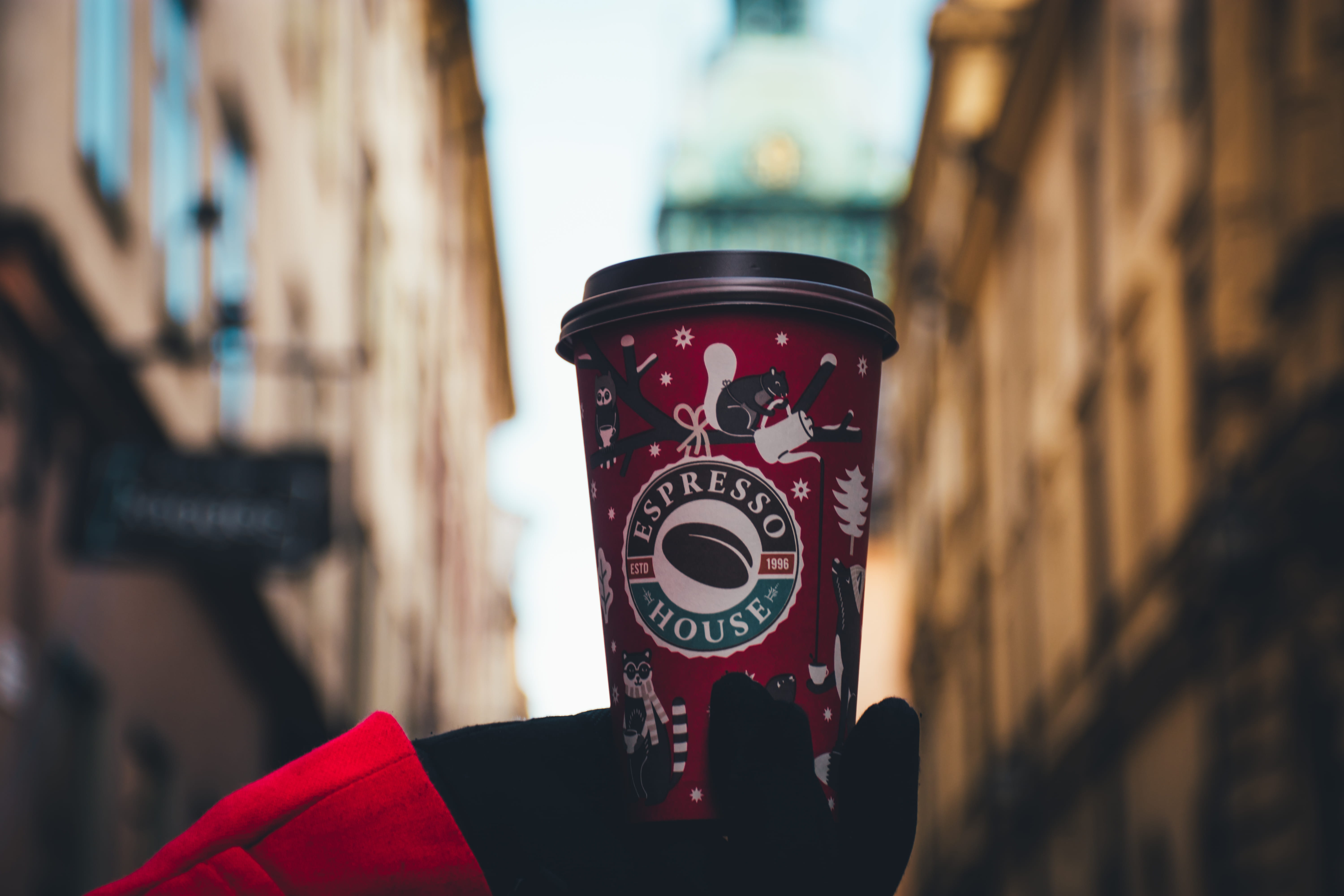 coffee cup, architecture, focus on foreground, street, soda, building exterior, goblet, symbol, can, beer, built structure, logo, person, tin, incidental people, HD Wallpaper