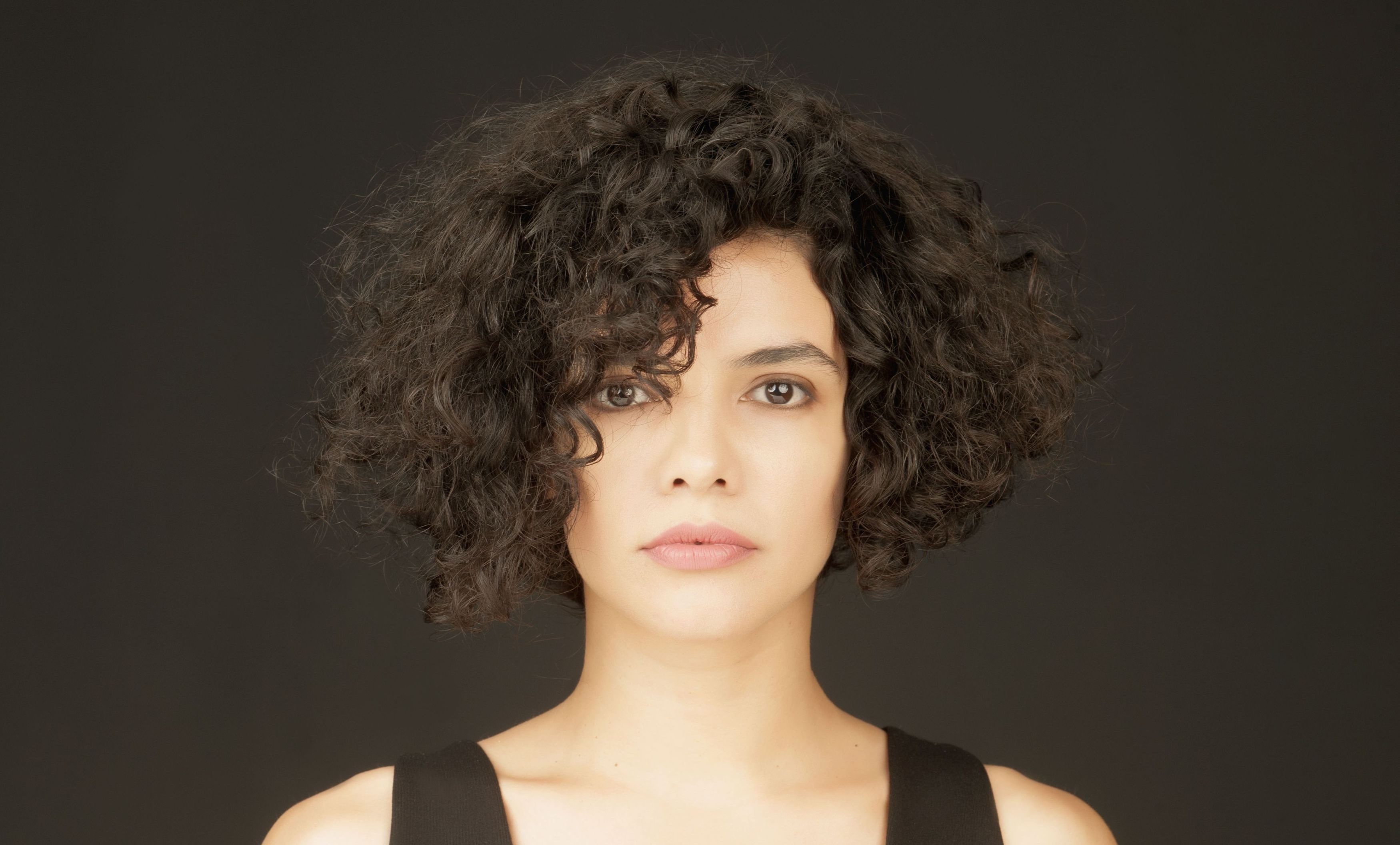 curly hair, face, Hare Sürel, brown eyes, brunette, women, 2K, short hair, HD Wallpaper