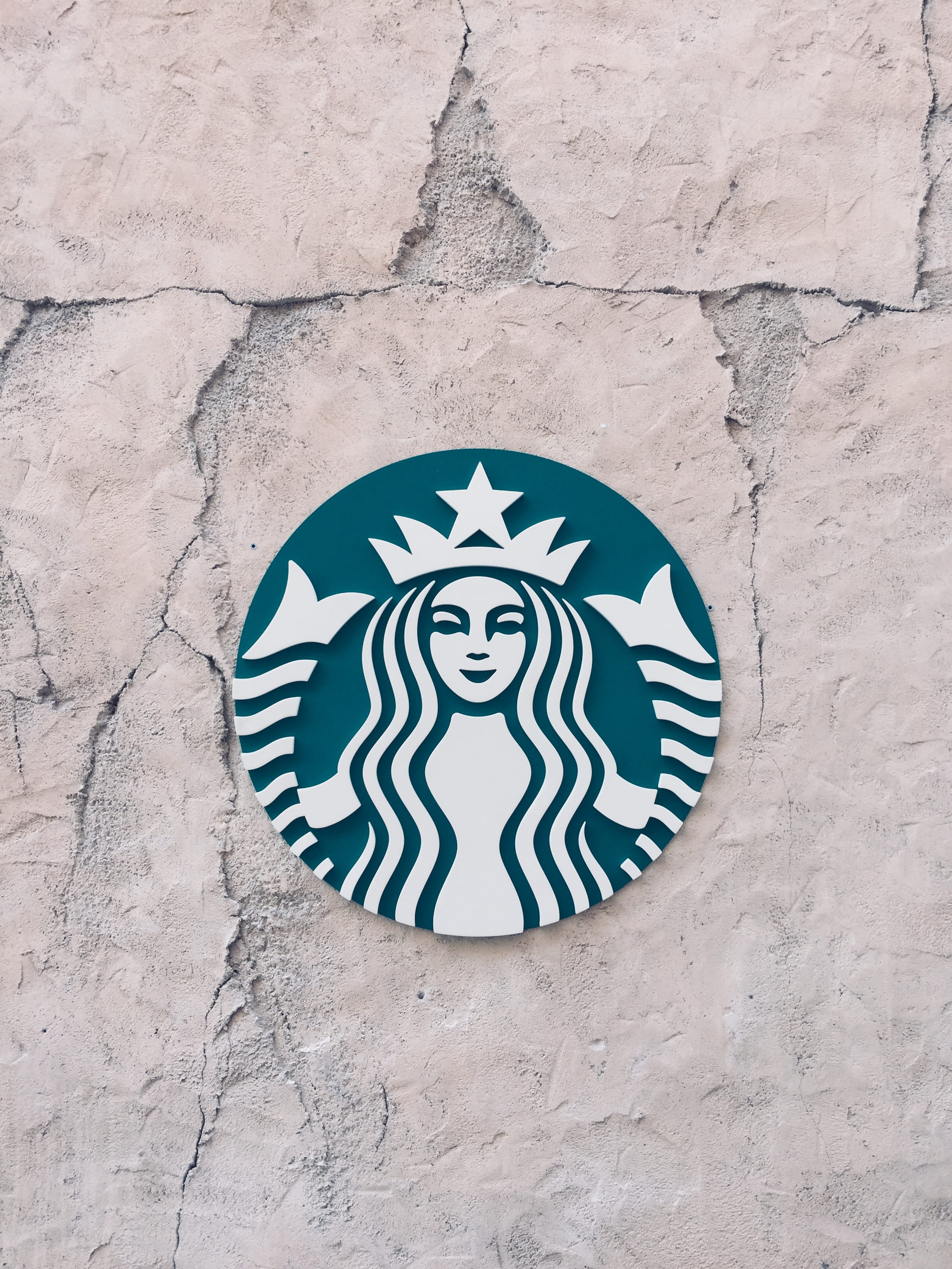 circle, outdoors, design, 2K, art and craft, built structure, representation, starbucks, close-up, geometric shape, architecture, human representation, Phone HD Wallpaper