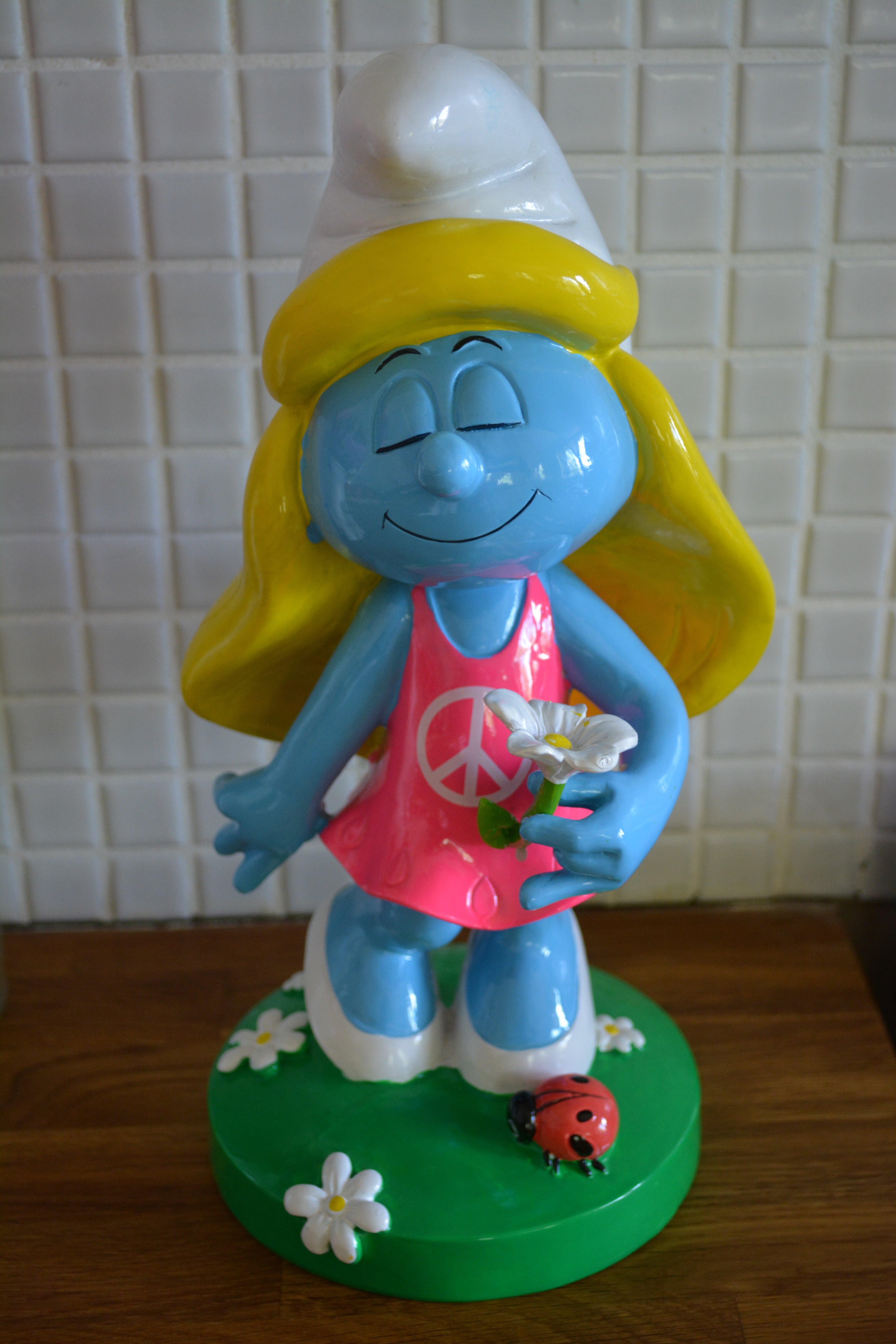 smiling, ceramic, representation, comic, creativity, toy, indoors, smurfette, smurf, still life, no people, cute, human representation, food and drink, Phone HD Wallpaper