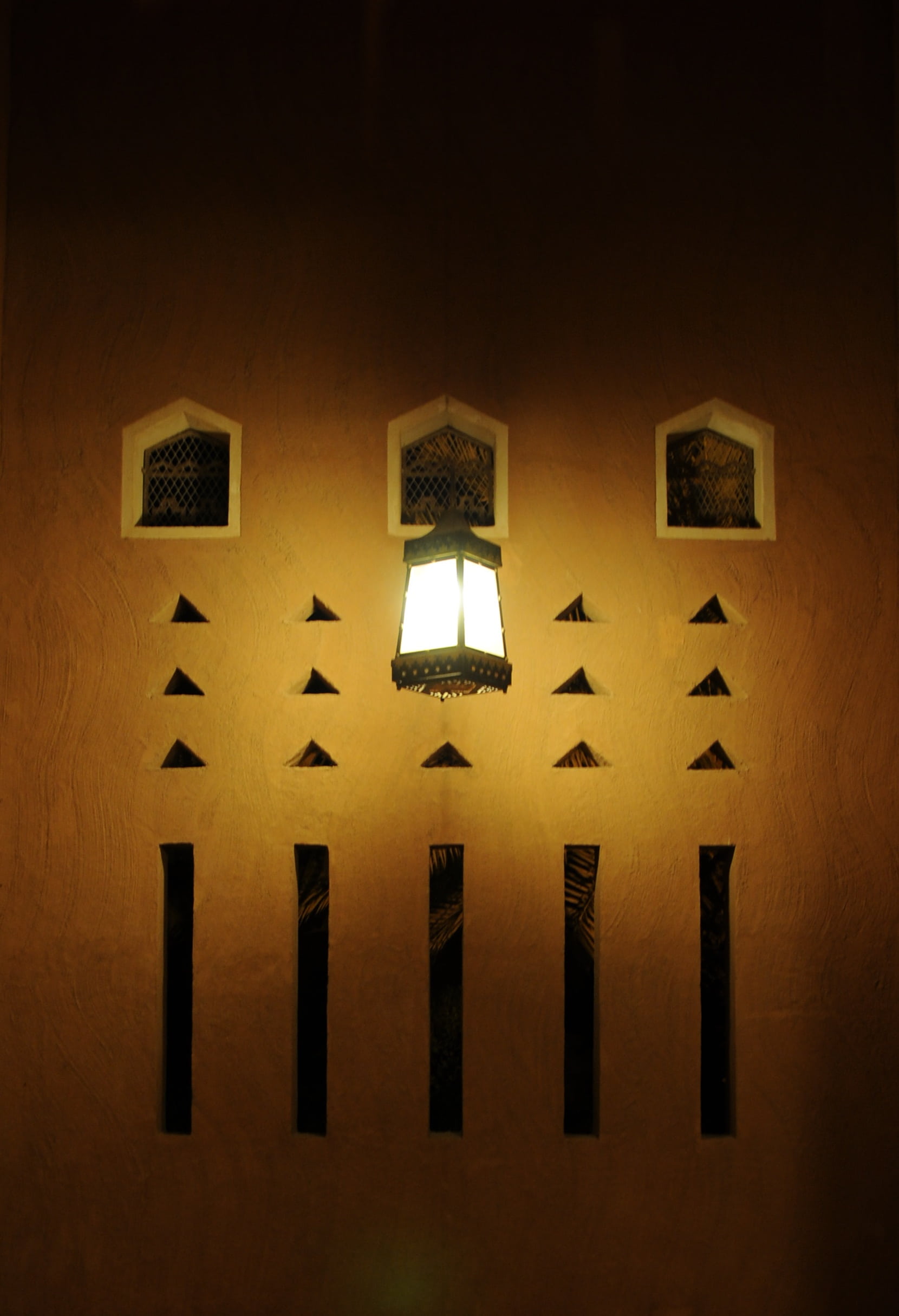 dark, wall, low angle view, mud house, window, old, illuminated, glowing, wall - building feature, built structure, pattern, no people, saudi arabia, ceiling, Phone HD Wallpaper